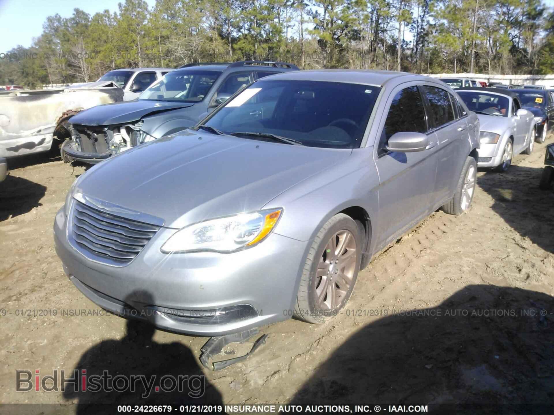 2013 CHRYSLER 200 - VIN: 1C3CCBBB6DN765175 - Фото 2