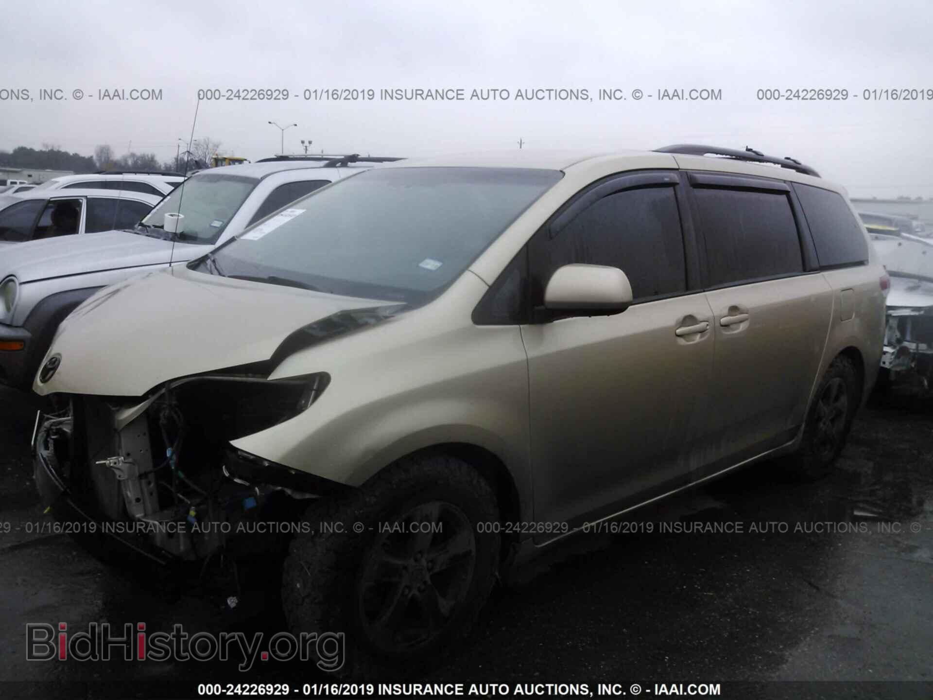 2011 TOYOTA SIENNA - VIN: 5TDKK3DC0BS067884 - Фото 2