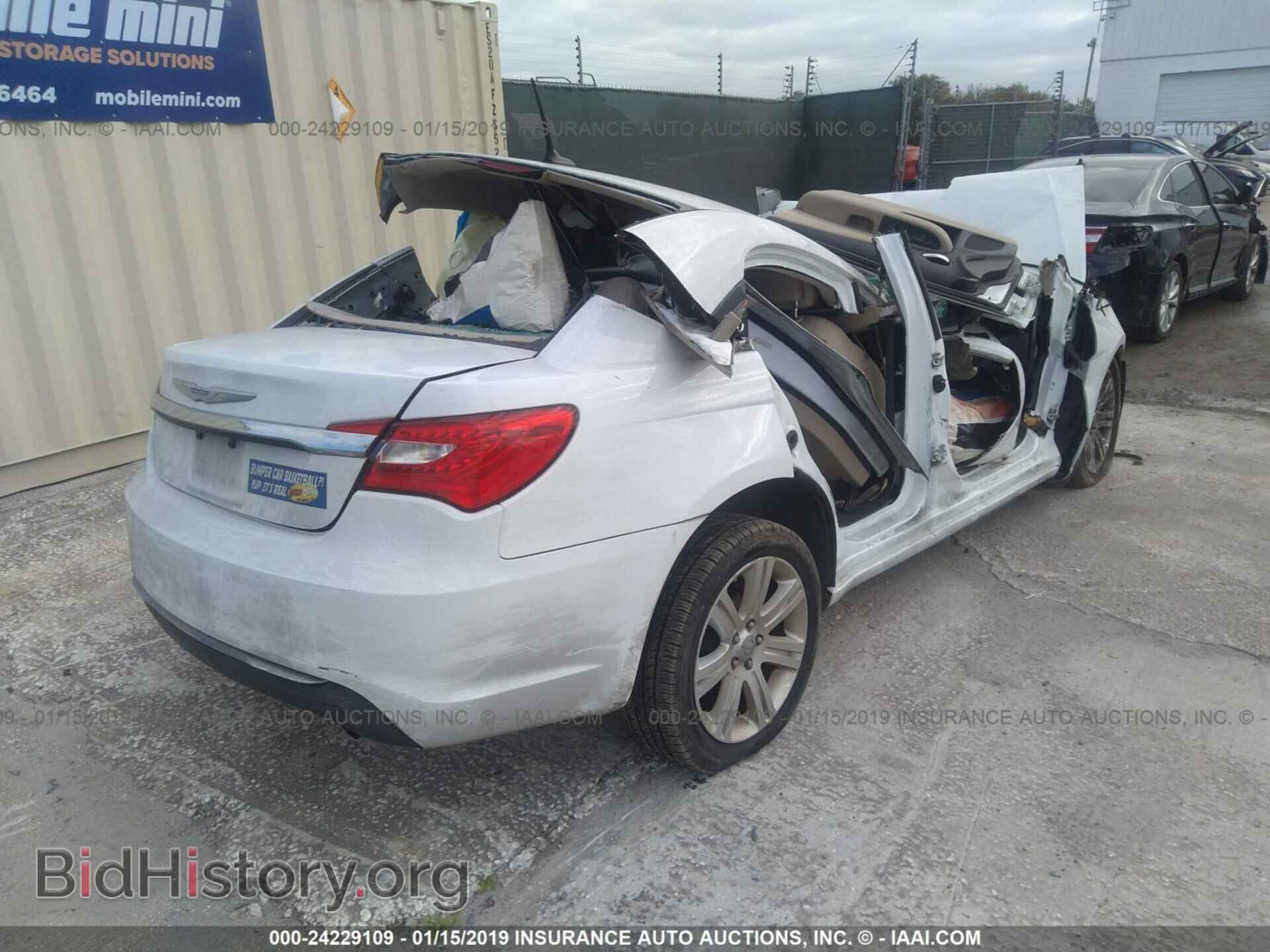 2013 CHRYSLER 200 - VIN: 1C3CCBAB8DN648179 - Фото 4