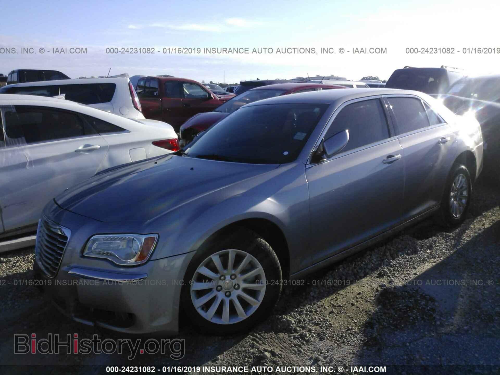 2014 CHRYSLER 300 - VIN: 2C3CCAAG3EH263161 - Фото 2