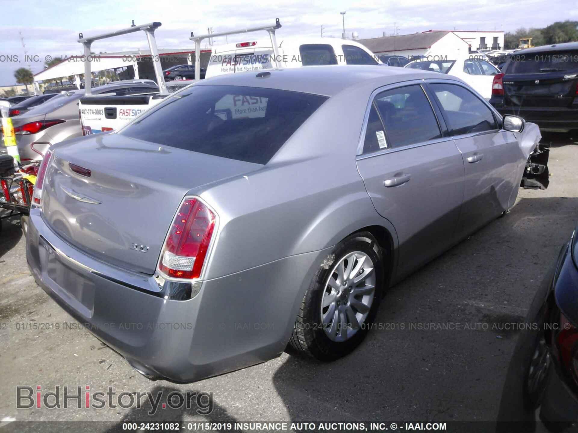 2014 CHRYSLER 300 - VIN: 2C3CCAAG3EH263161 - Фото 4