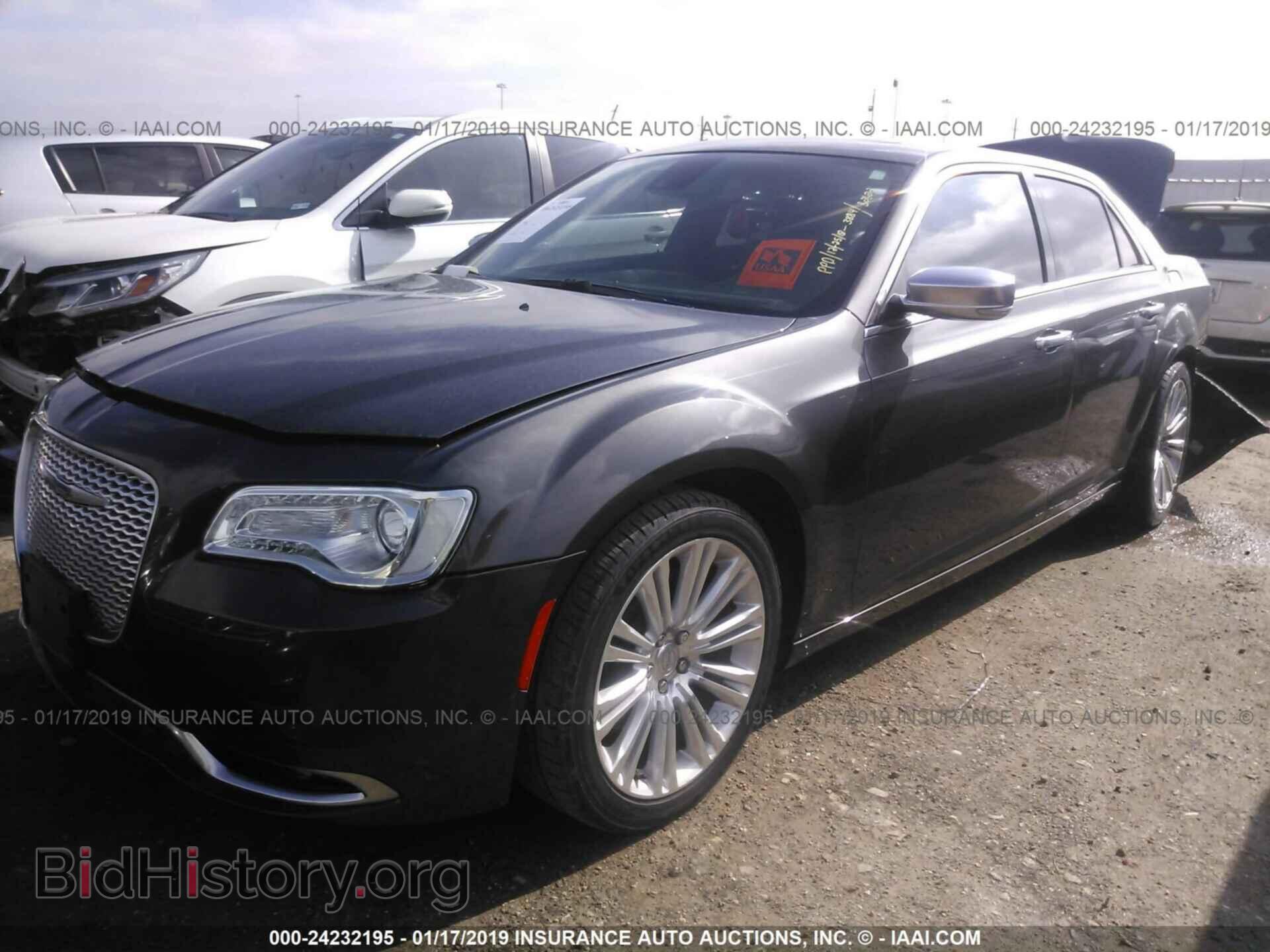 2017 CHRYSLER 300C - VIN: 2C3CCAPT4HH663884 - Фото 2