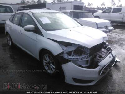 2016 Ford FOCUS, white — VIN 1FADP3F24GL239492, IAAI