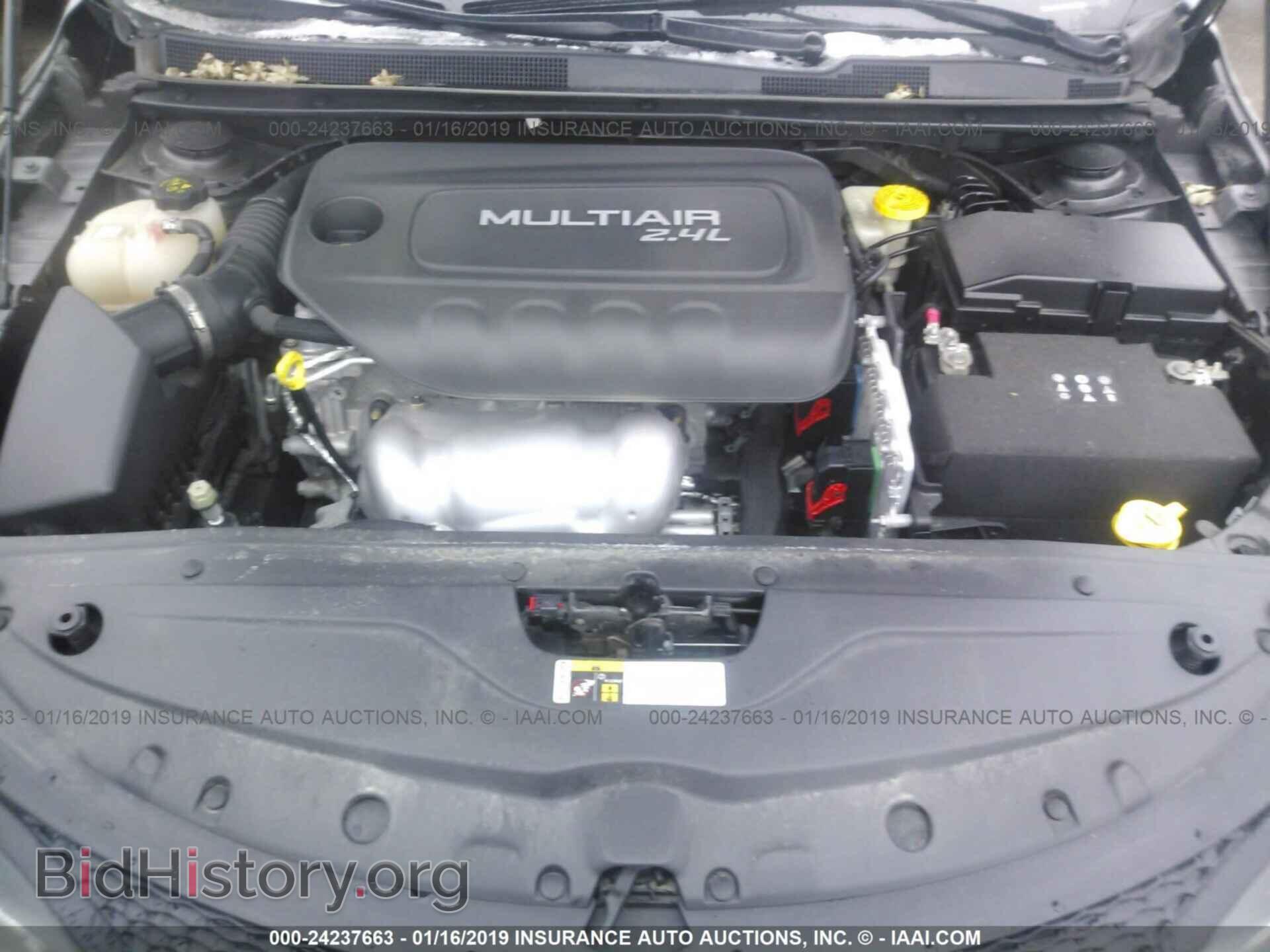 2016 CHRYSLER 200 - VIN: 1C3CCCBB0GN117034 - Фото 10