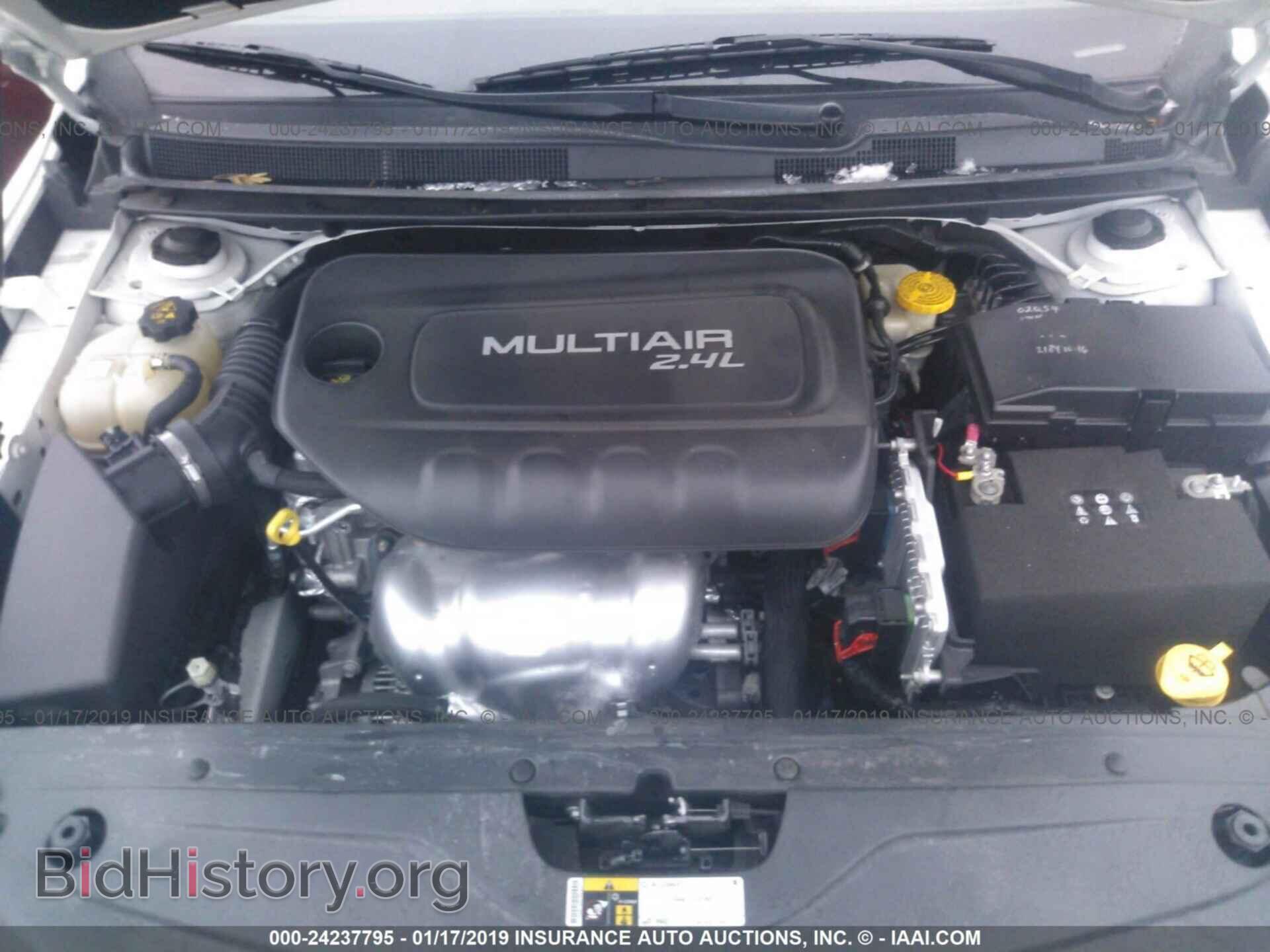 2015 CHRYSLER 200 - VIN: 1C3CCCAB0FN609904 - Фото 10