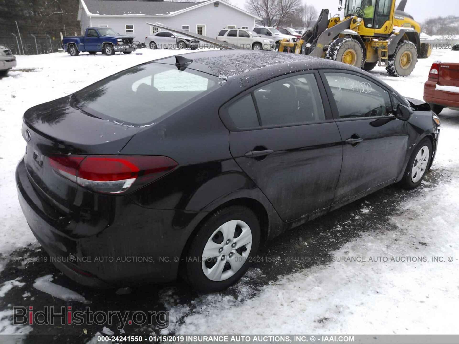 2017 KIA FORTE - VIN: 3KPFK4A75HE077814 - Photo 4