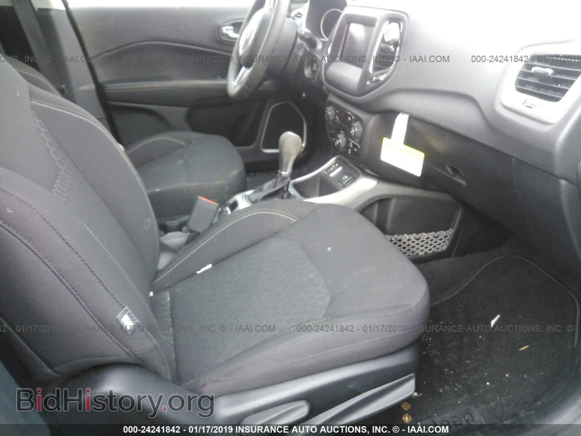 2018 JEEP COMPASS - VIN: 3C4NJCAB2JT250770 - Photo 5