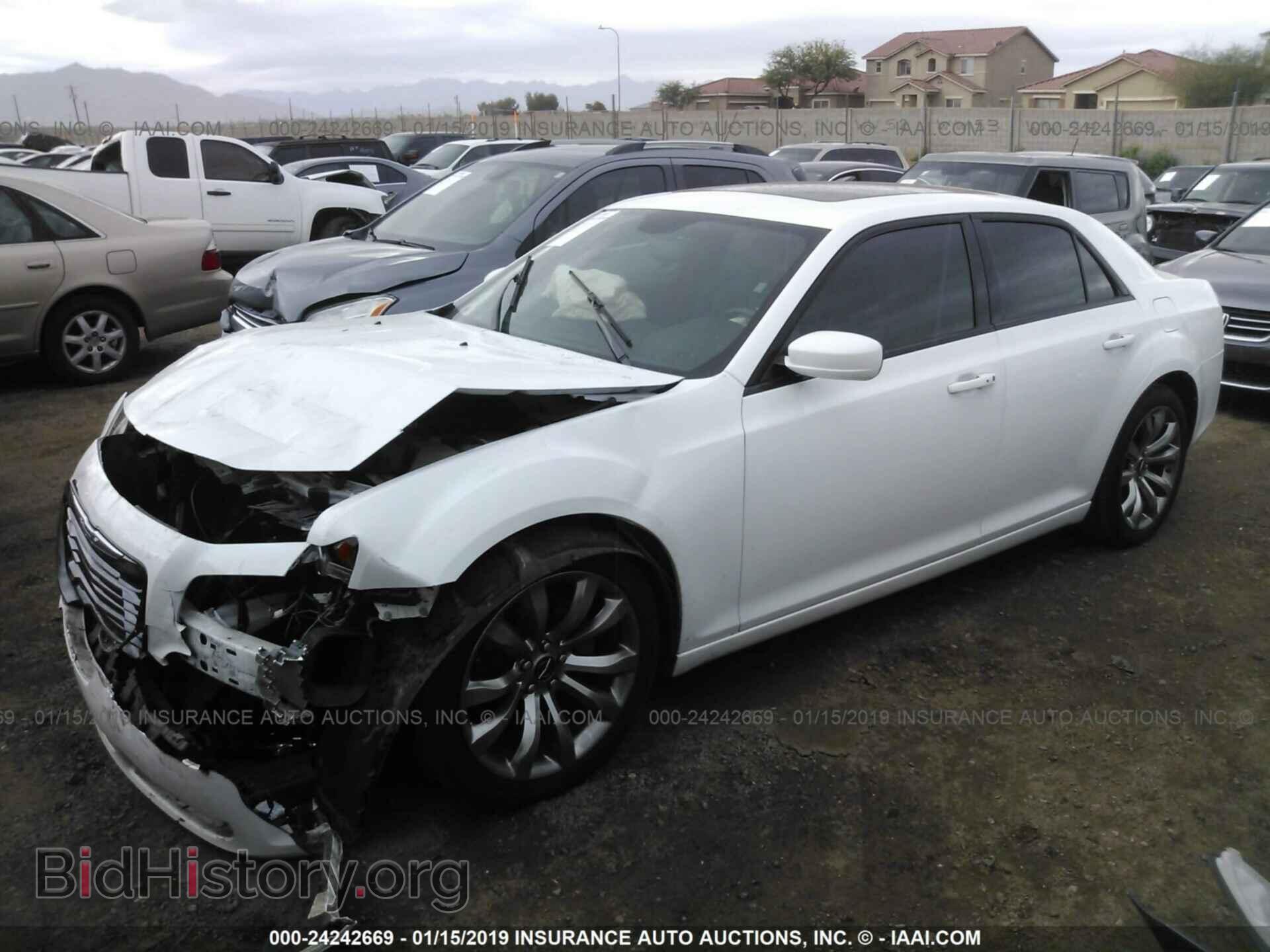 2014 CHRYSLER 300 - VIN: 2C3CCABG3EH373609 - Фото 2