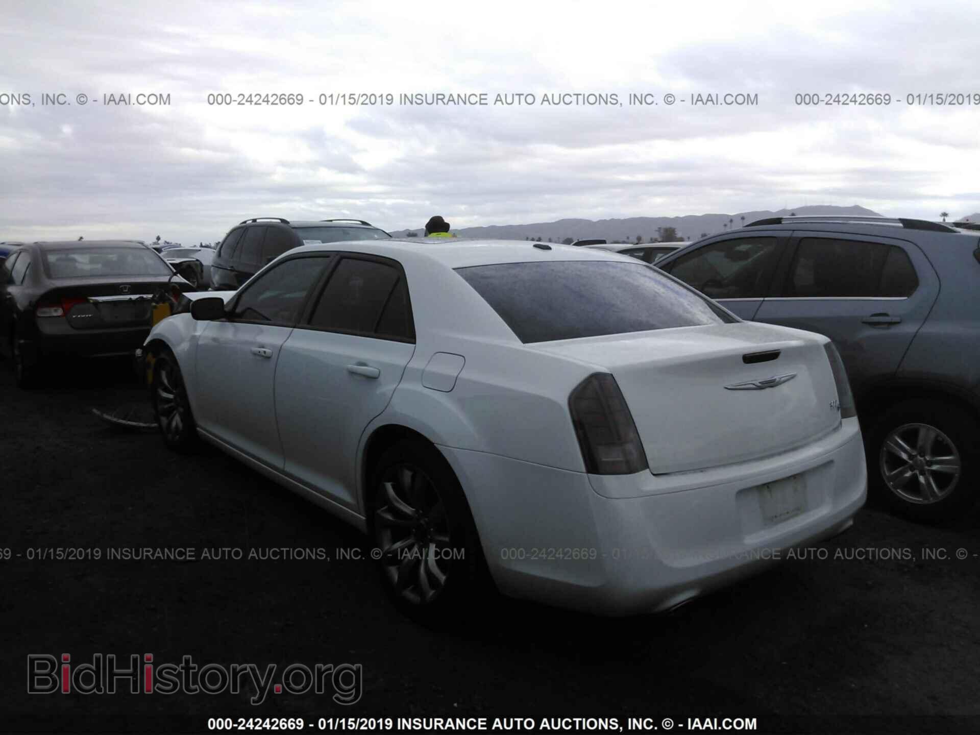 2014 CHRYSLER 300 - VIN: 2C3CCABG3EH373609 - Фото 3
