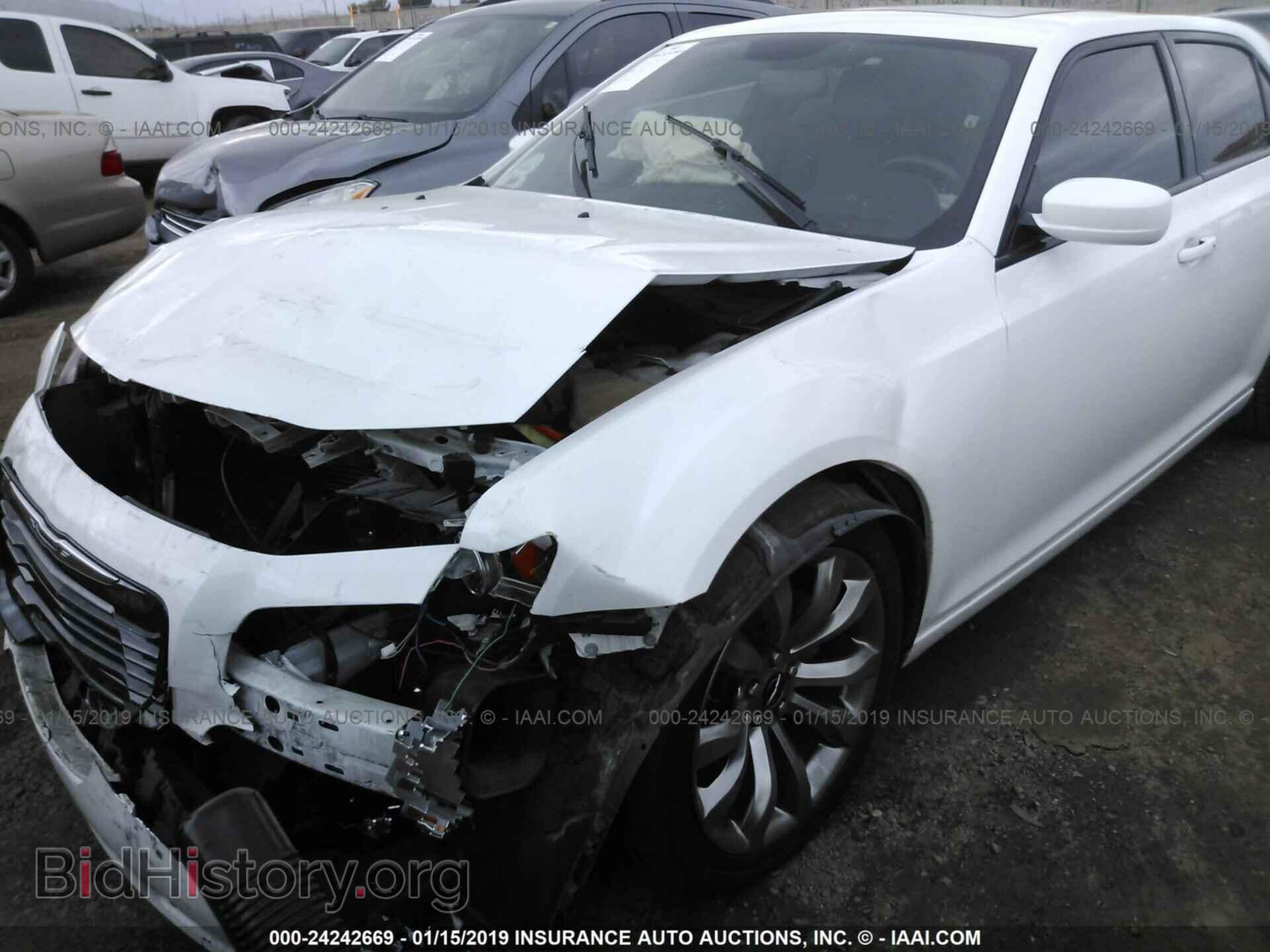 2014 CHRYSLER 300 - VIN: 2C3CCABG3EH373609 - Фото 6