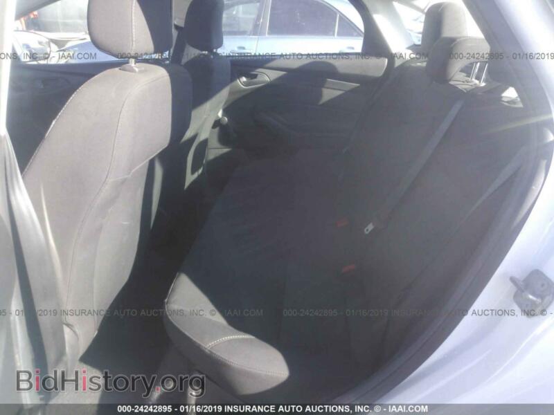 2016 Ford FOCUS (VIN 1FADP3E2XGL379211) — photo 8 of 10
