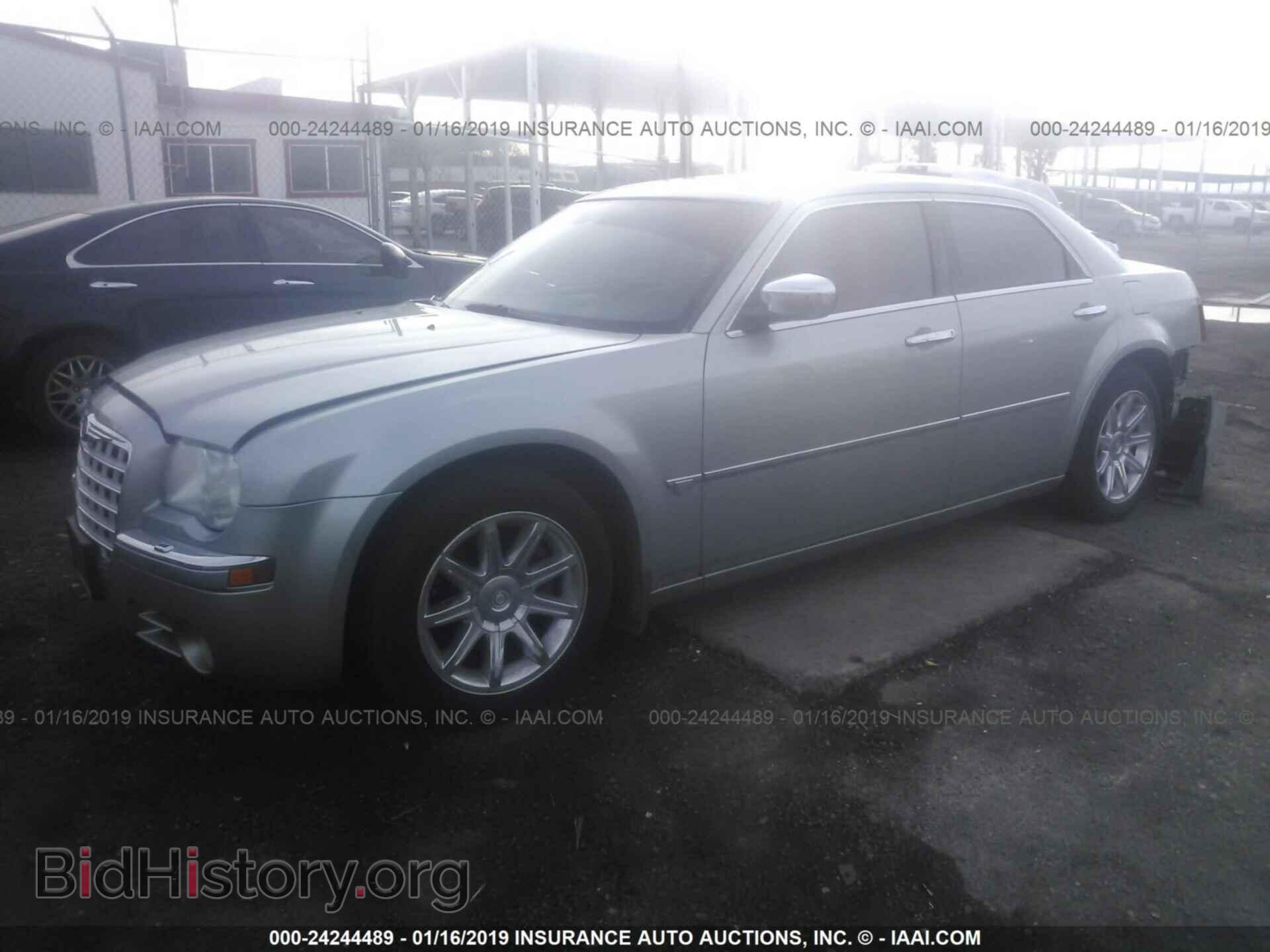 2005 CHRYSLER 300C - VIN: 2C3AA63H95H586498 - Фото 2