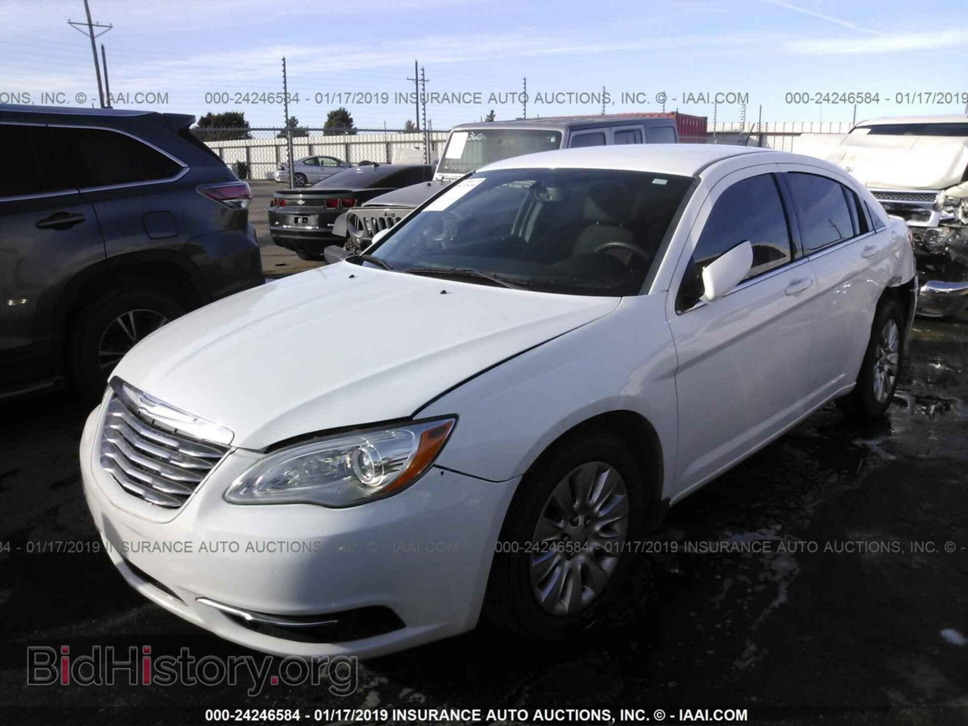 2013 CHRYSLER 200 - VIN: 1C3CCBAG8DN743174 - Фото 2