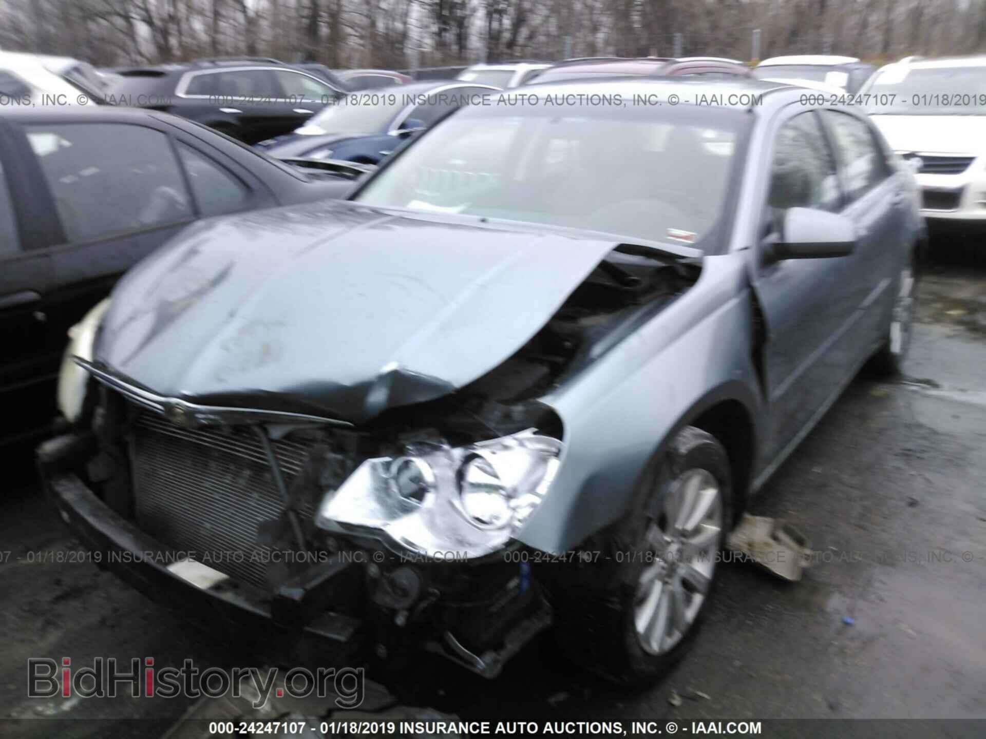 2010 CHRYSLER SEBRING - VIN: 1C3CC5FB8AN140977 - Фото 2