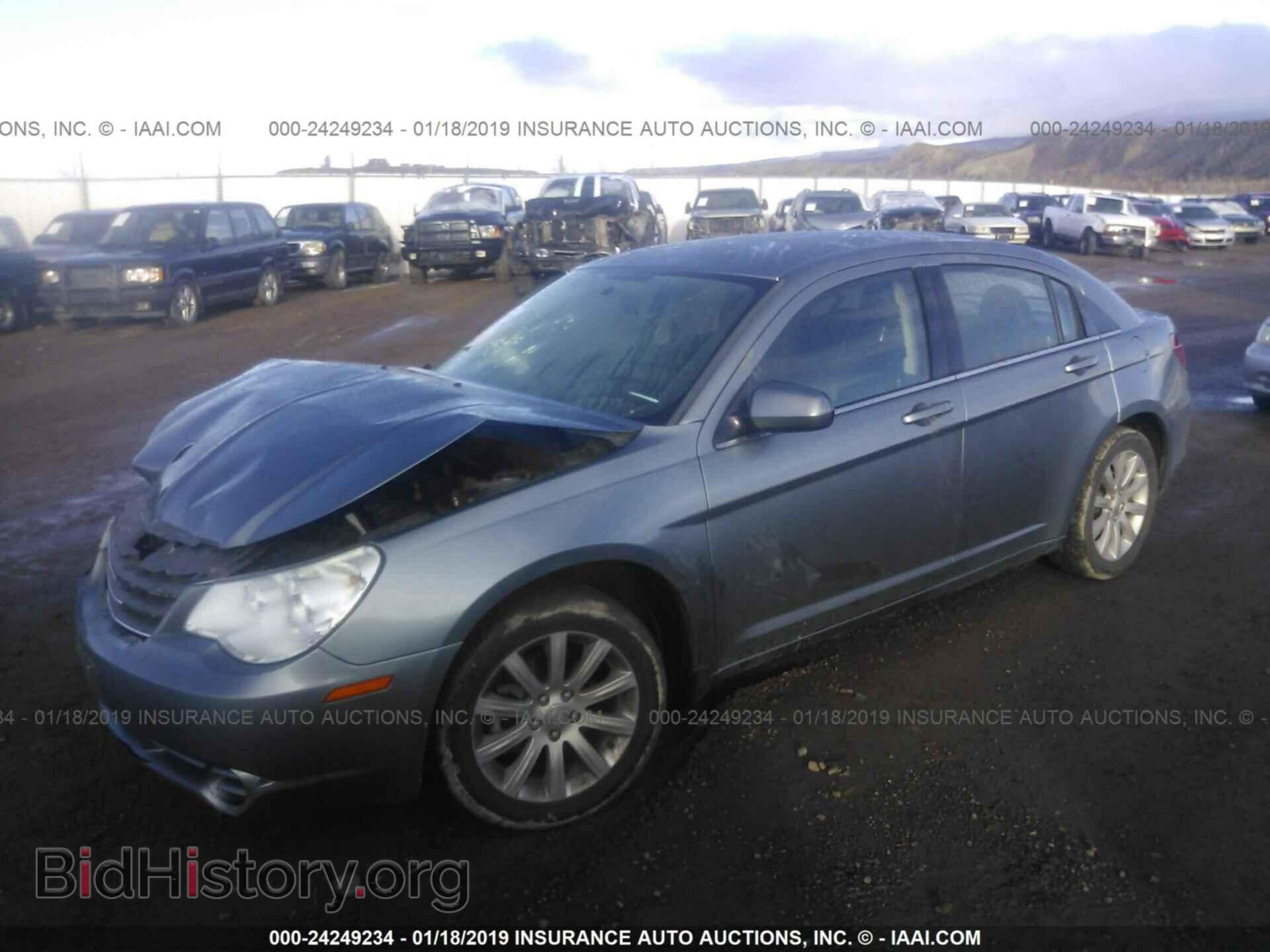 2010 CHRYSLER SEBRING - VIN: 1C3CC5FBXAN213718 - Фото 2