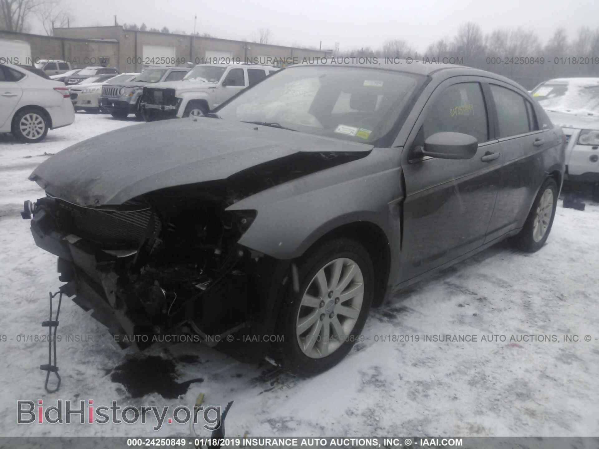 2012 CHRYSLER 200 - VIN: 1C3CCBBB7CN107136 - Фото 2
