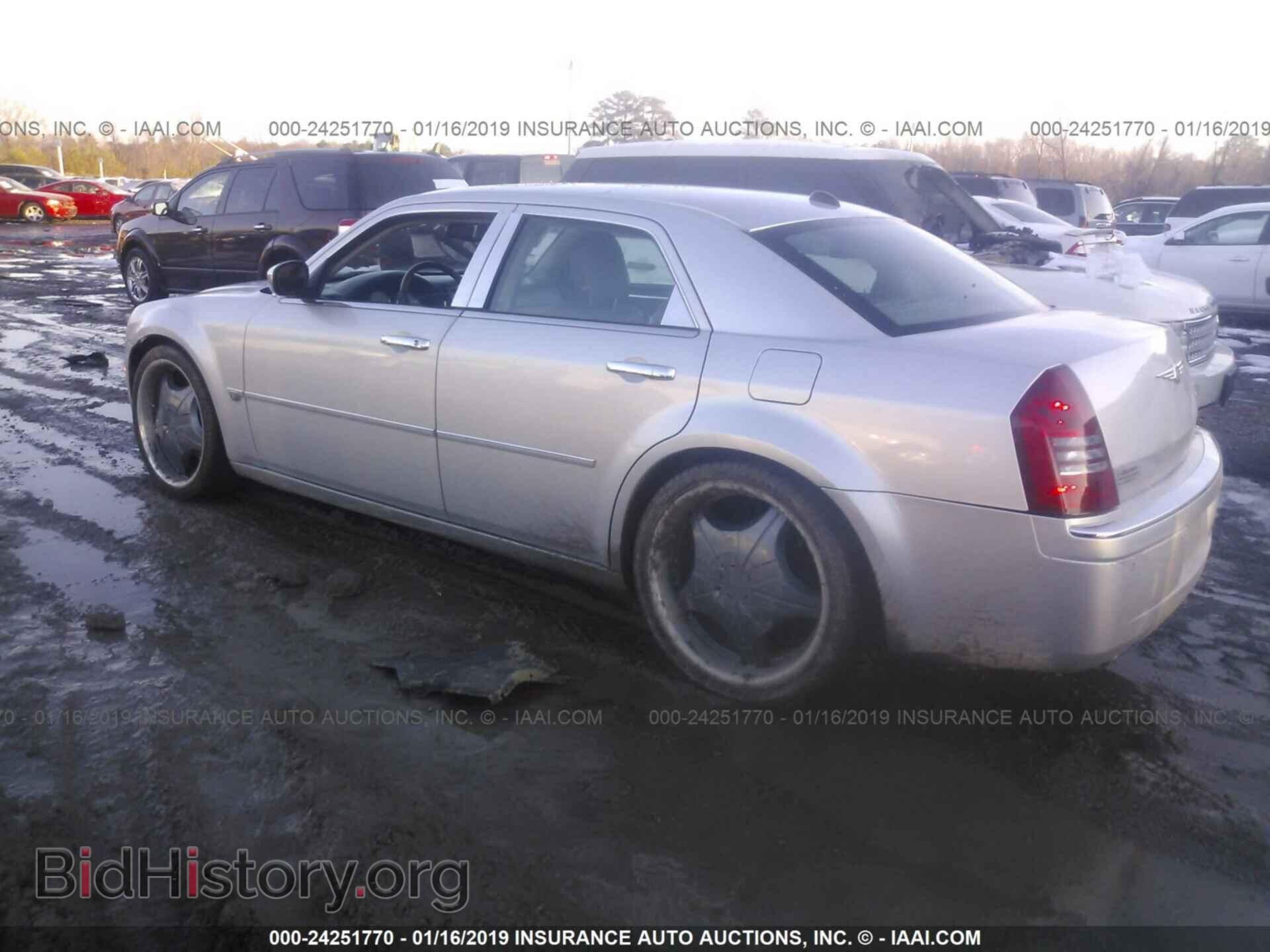 2005 CHRYSLER 300C - VIN: 2C3AA63H65H519843 - Фото 3