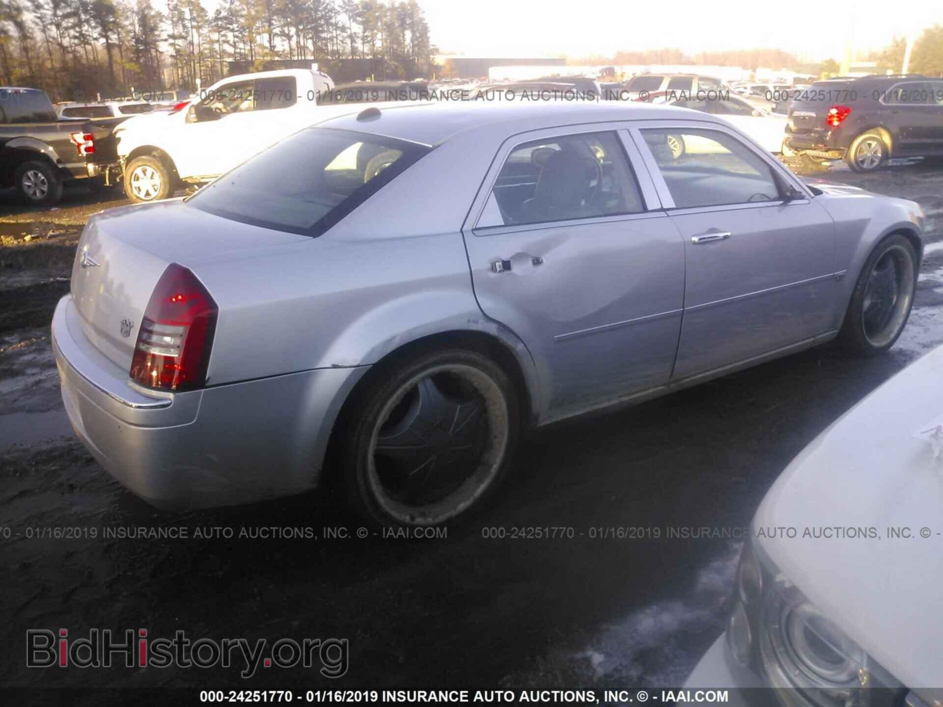 2005 CHRYSLER 300C - VIN: 2C3AA63H65H519843 - Фото 4