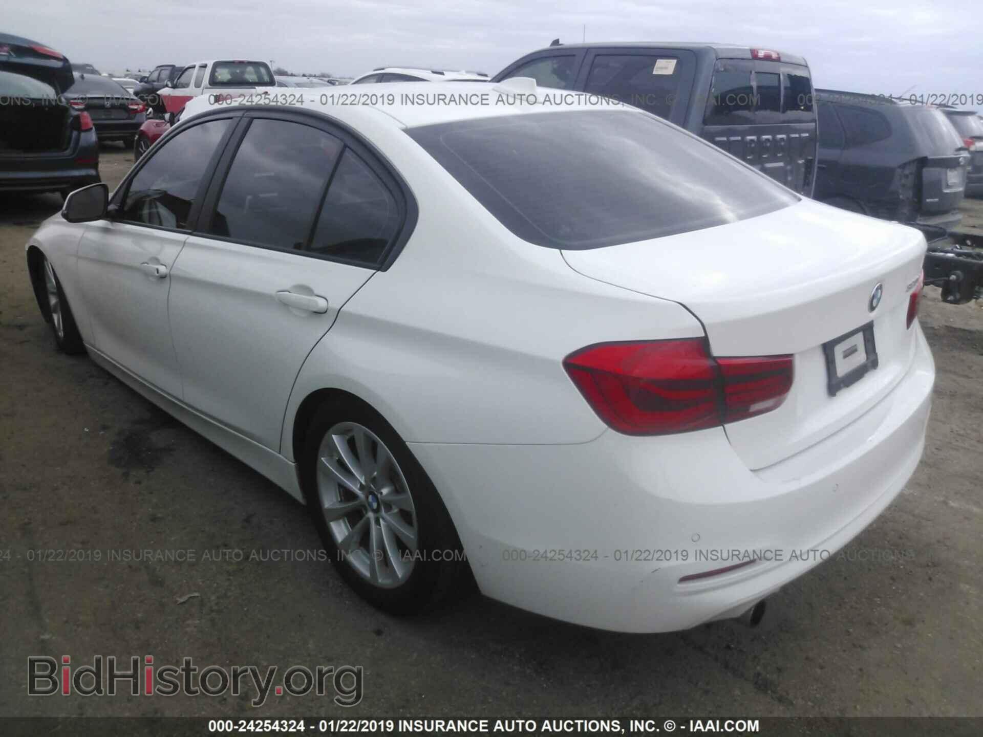 2016 BMW 320 - VIN: WBA8E1G58GNU10616 - Photo 3