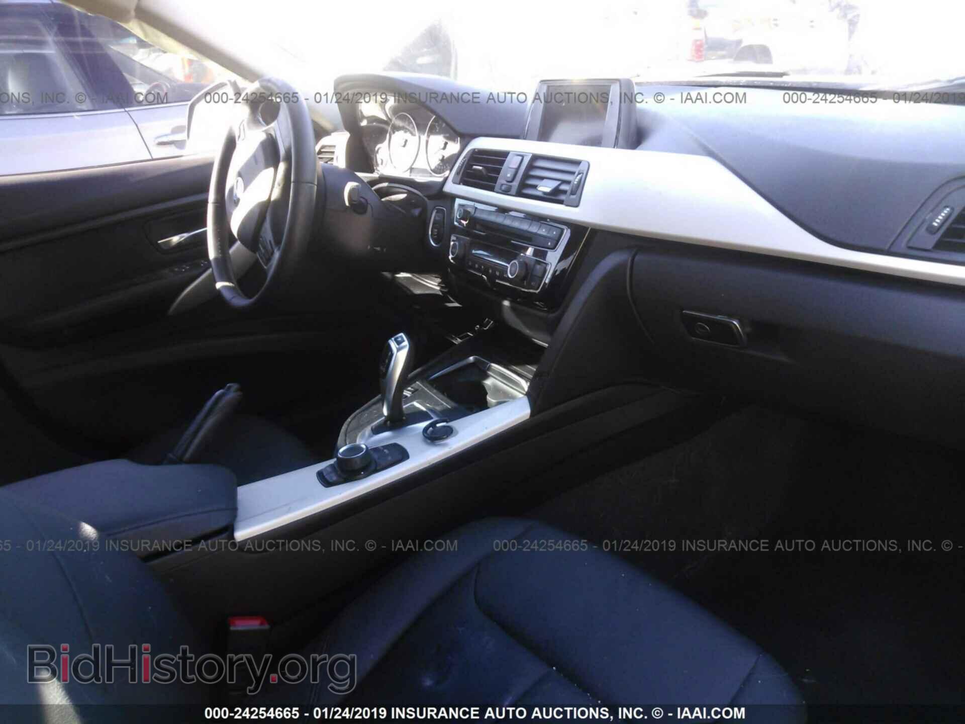 2016 BMW 320 - VIN: WBA8A9C56GK617636 - Photo 5