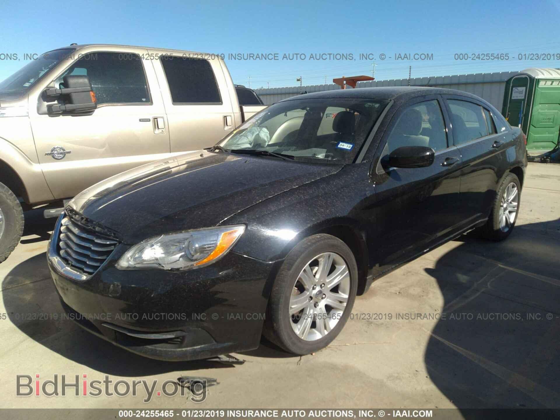 2013 CHRYSLER 200 - VIN: 1C3CCBAB1DN685994 - Photo 2
