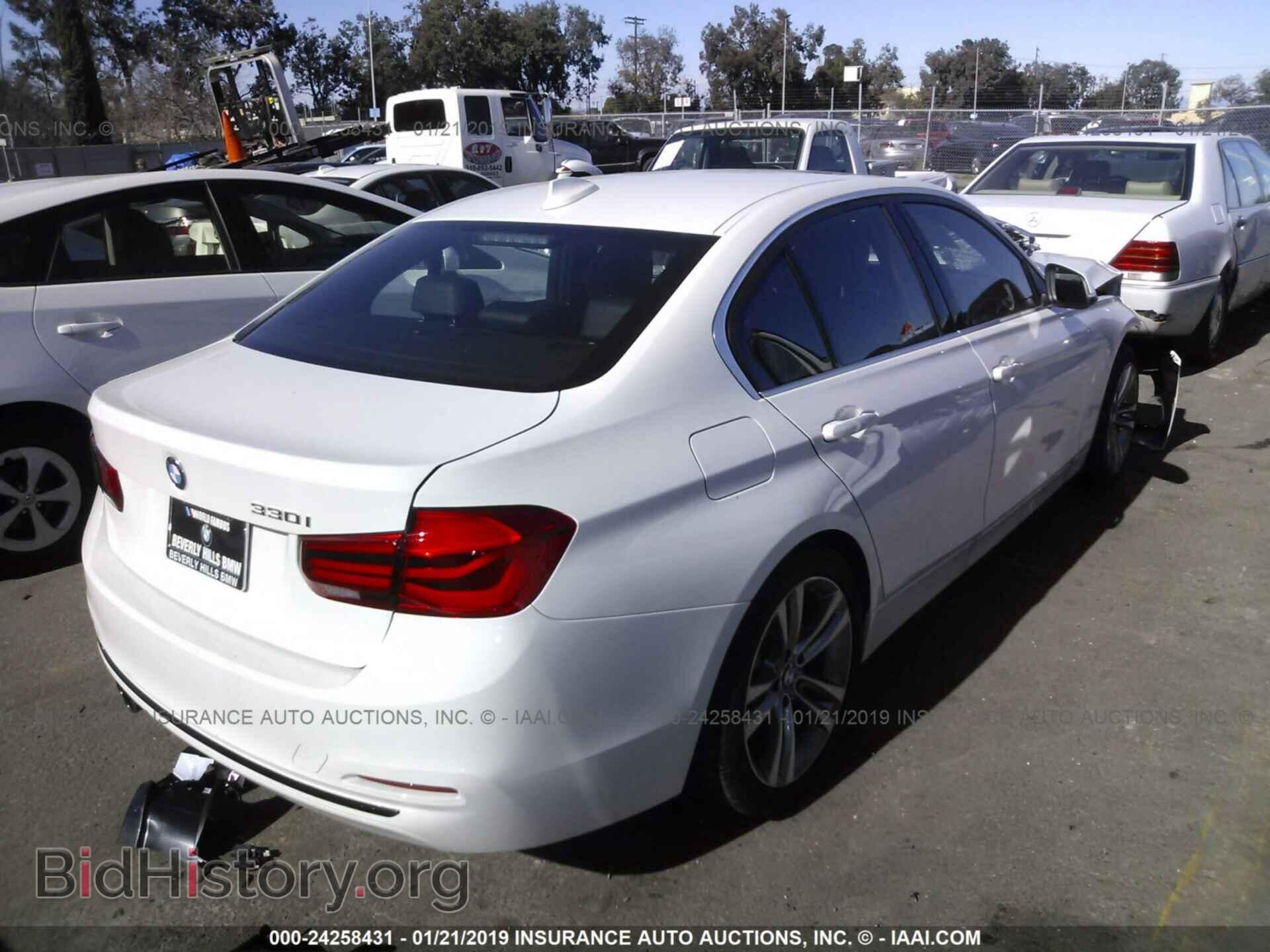 2018 BMW 330 - VIN: WBA8B9C53JEE82850 - Фото 4
