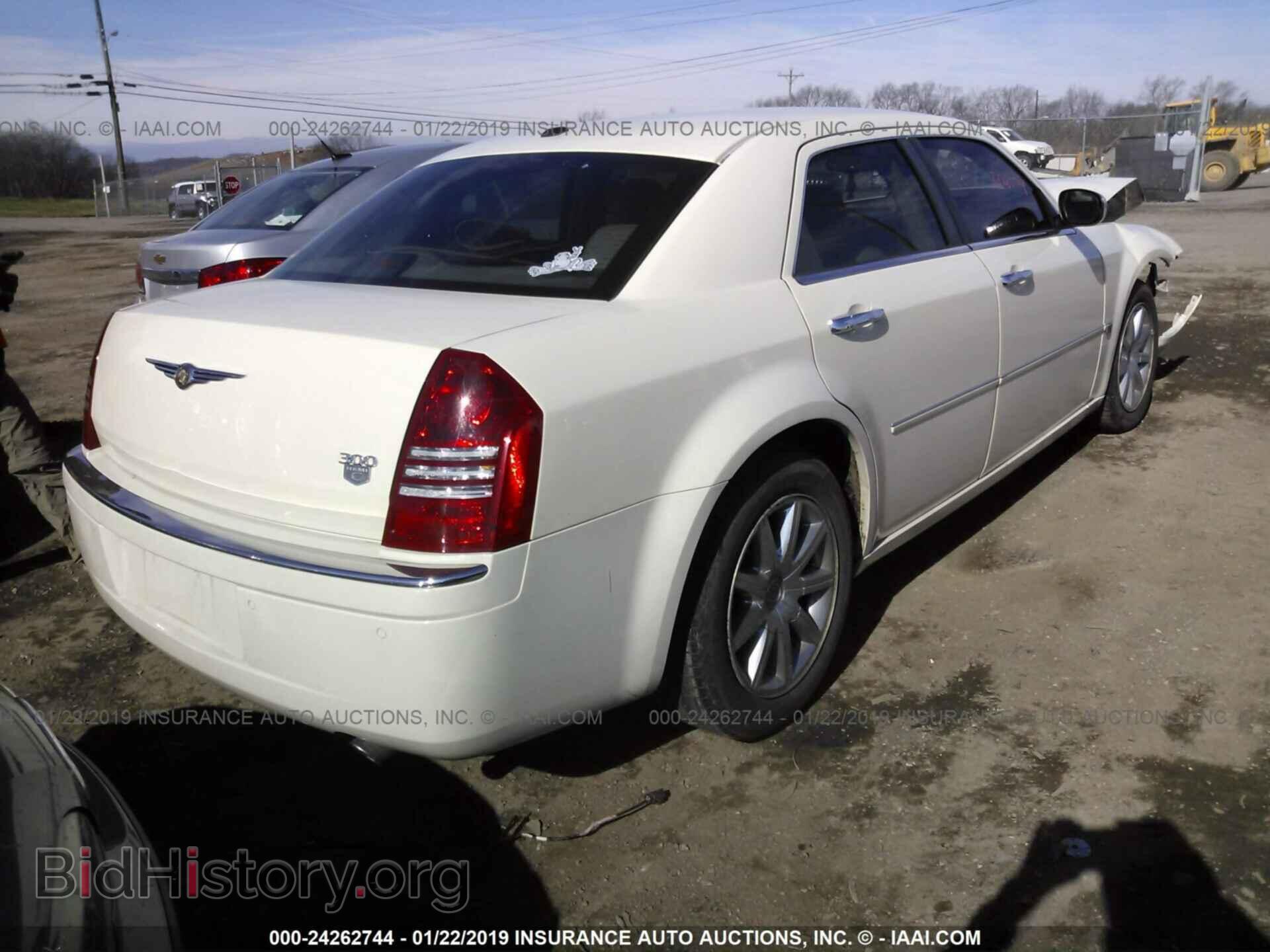 2007 CHRYSLER 300C - VIN: 2C3LA63H27H628196 - Фото 4