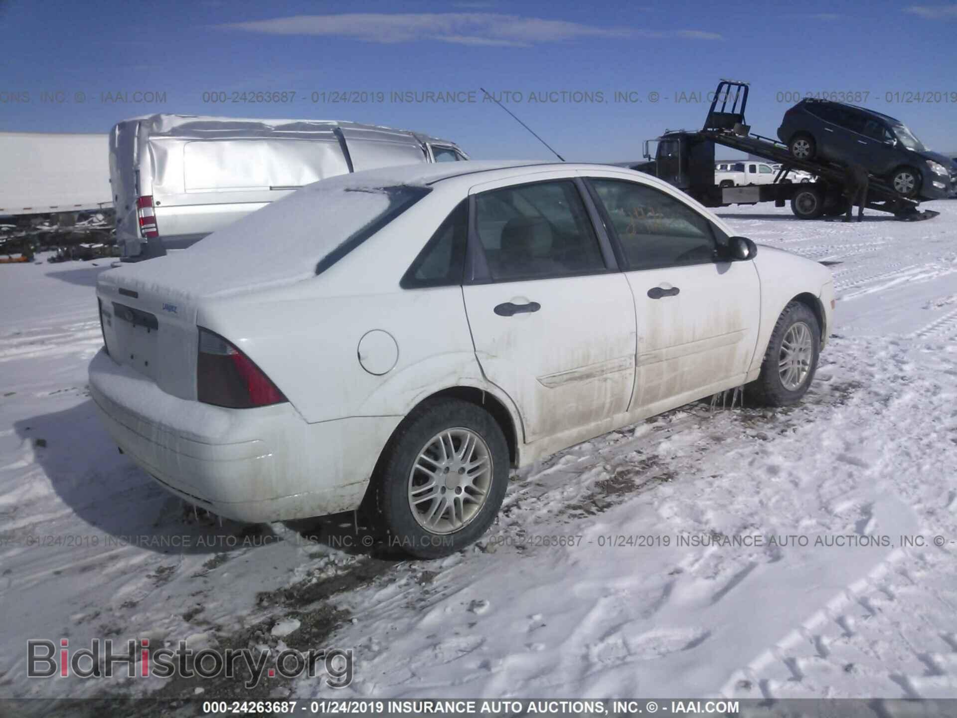 2007 FORD FOCUS - VIN: 1FAHP34N27W264100 - Photo 4