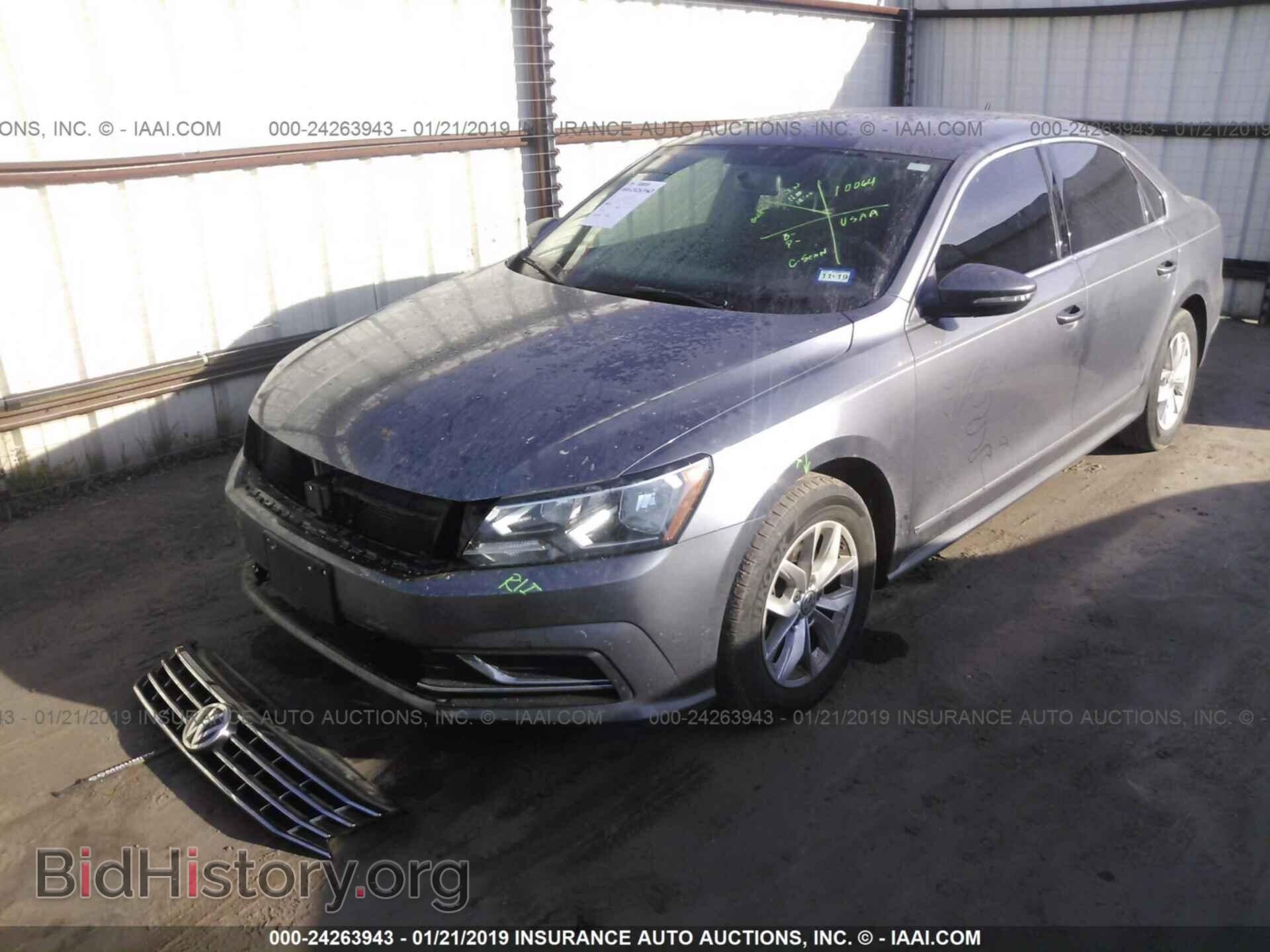 2017 VOLKSWAGEN PASSAT - VIN: 1VWAT7A3XHC000687 - Фото 2