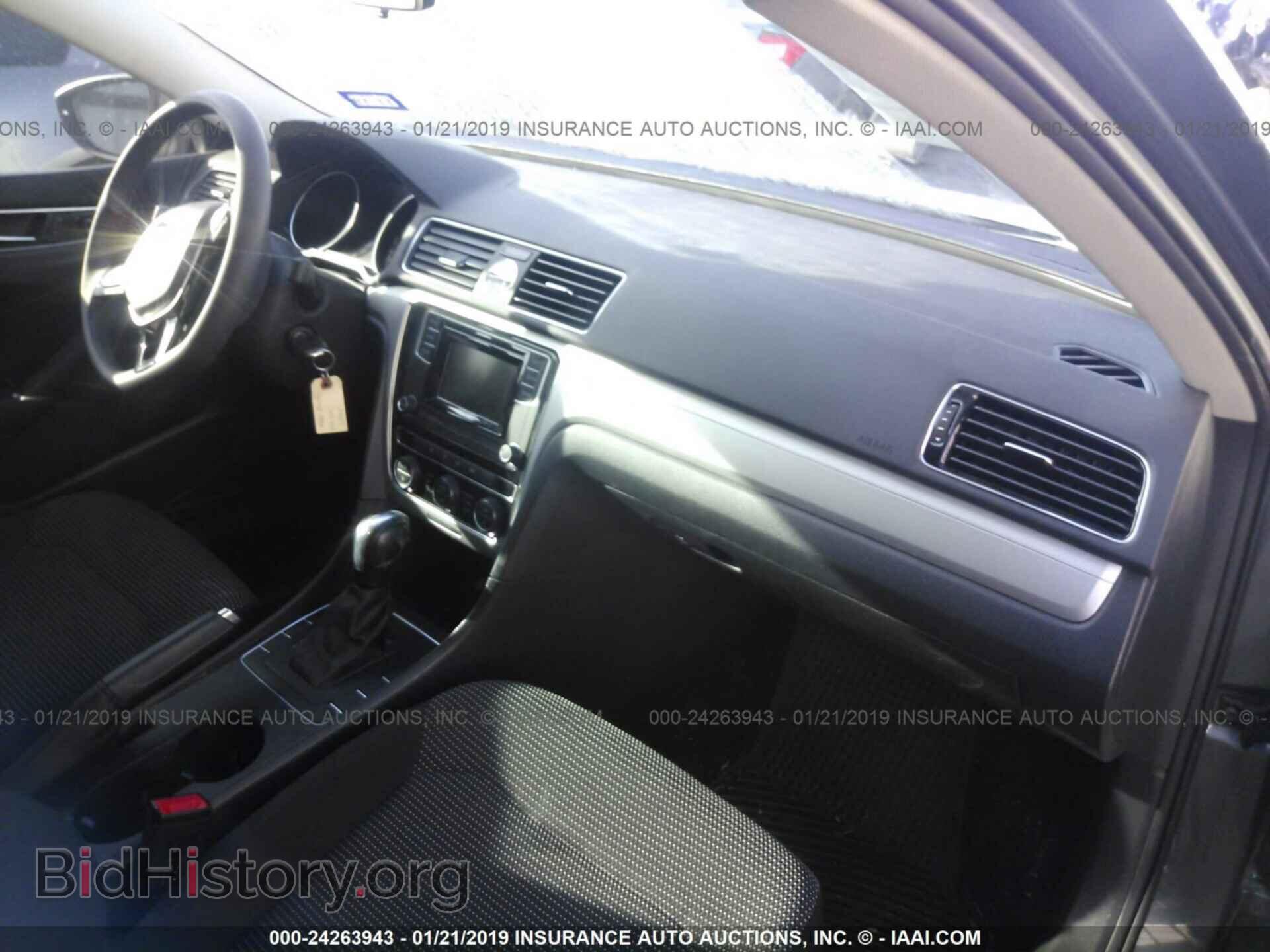 2017 VOLKSWAGEN PASSAT - VIN: 1VWAT7A3XHC000687 - Фото 5