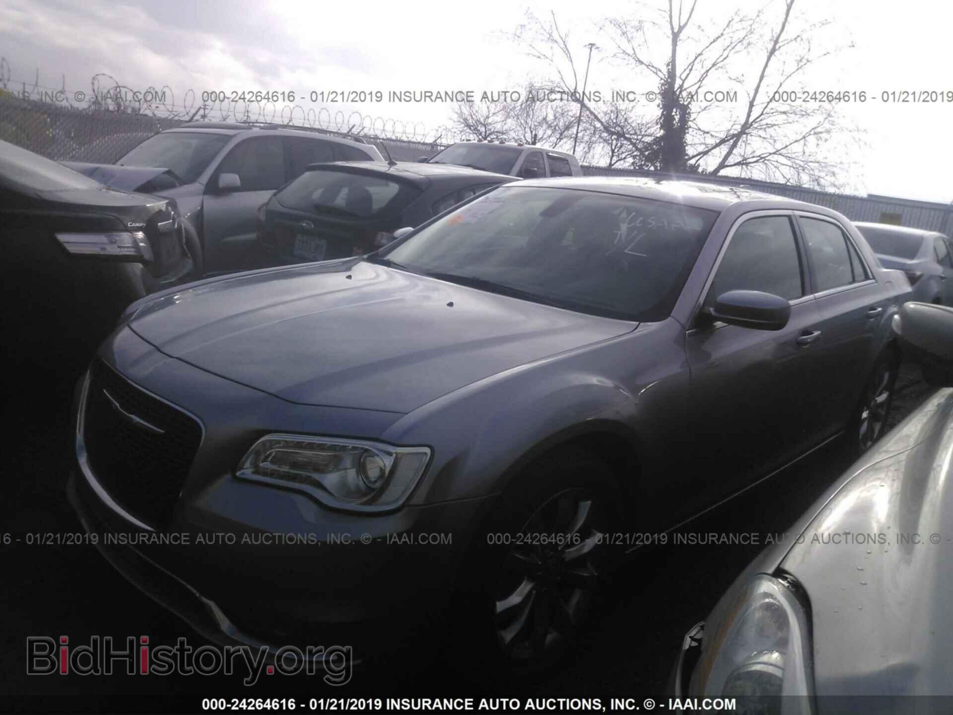 2017 CHRYSLER 300 - VIN: 2C3CCARG9HH540324 - Фото 2