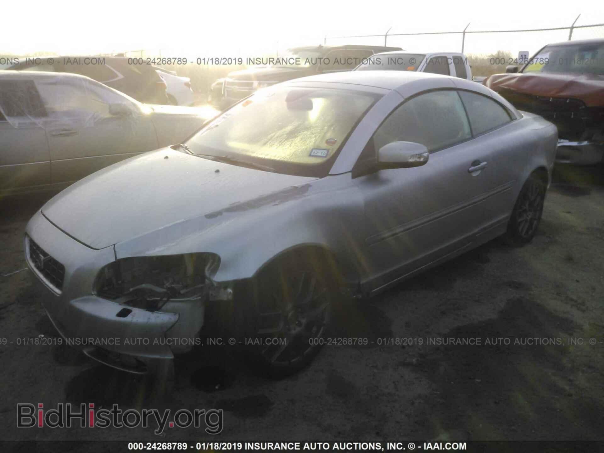 2010 VOLVO C70 - VIN: YV1672MC4AJ094024 - Фото 2