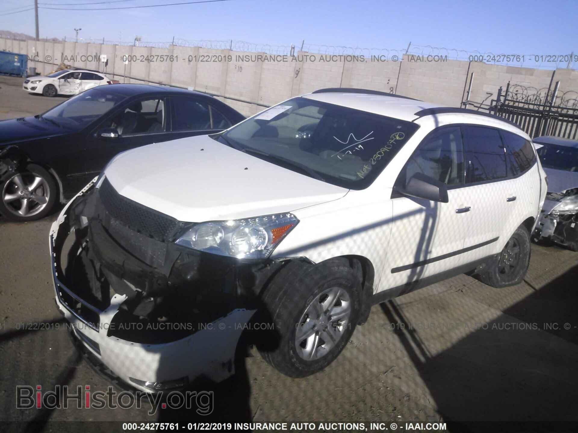 2010 CHEVROLET TRAVERSE - VIN: 1GNLREED9AJ220140 - Фото 2