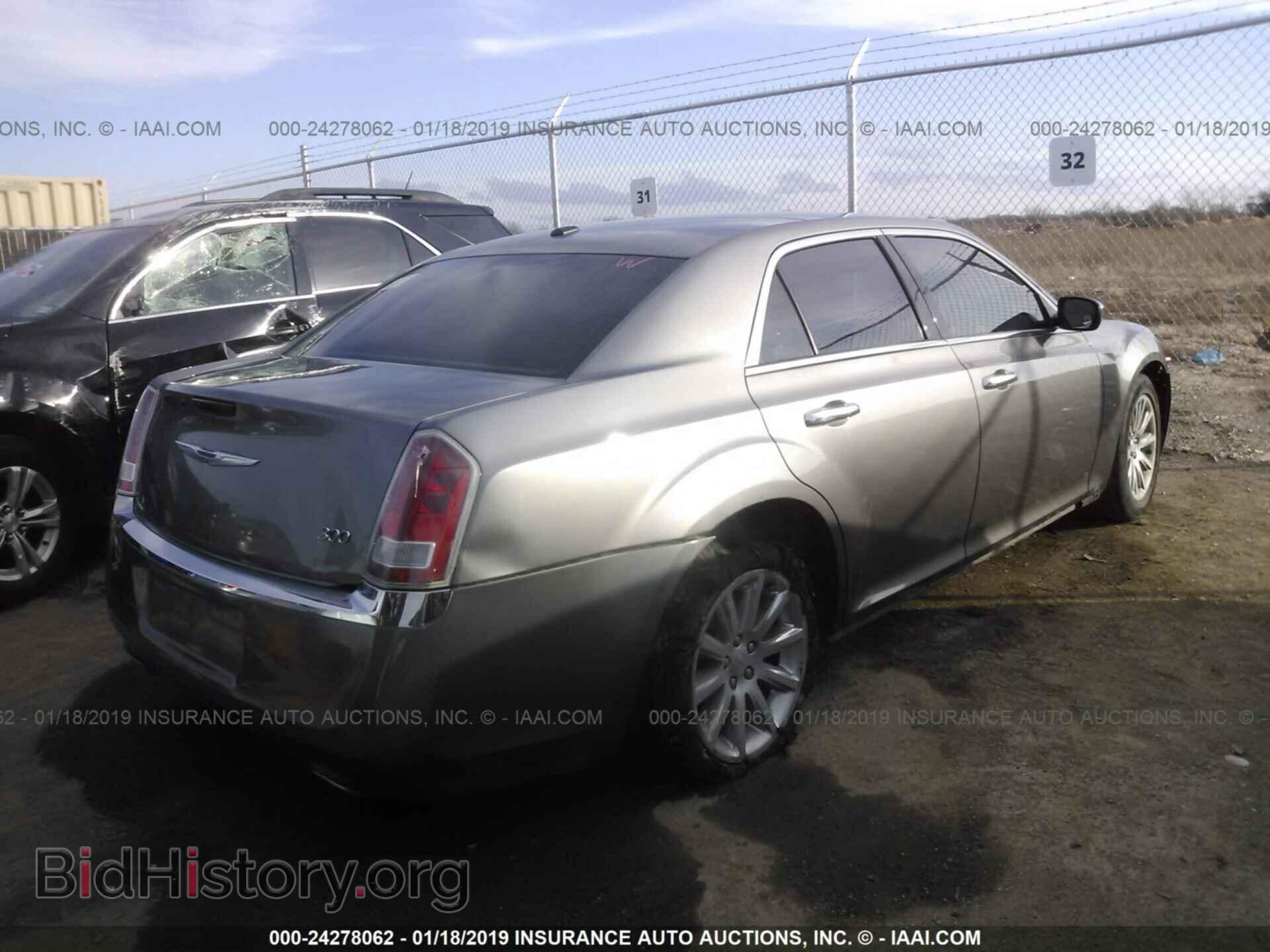 2011 CHRYSLER 300 - VIN: 2C3CA5CG1BH582855 - Фото 4