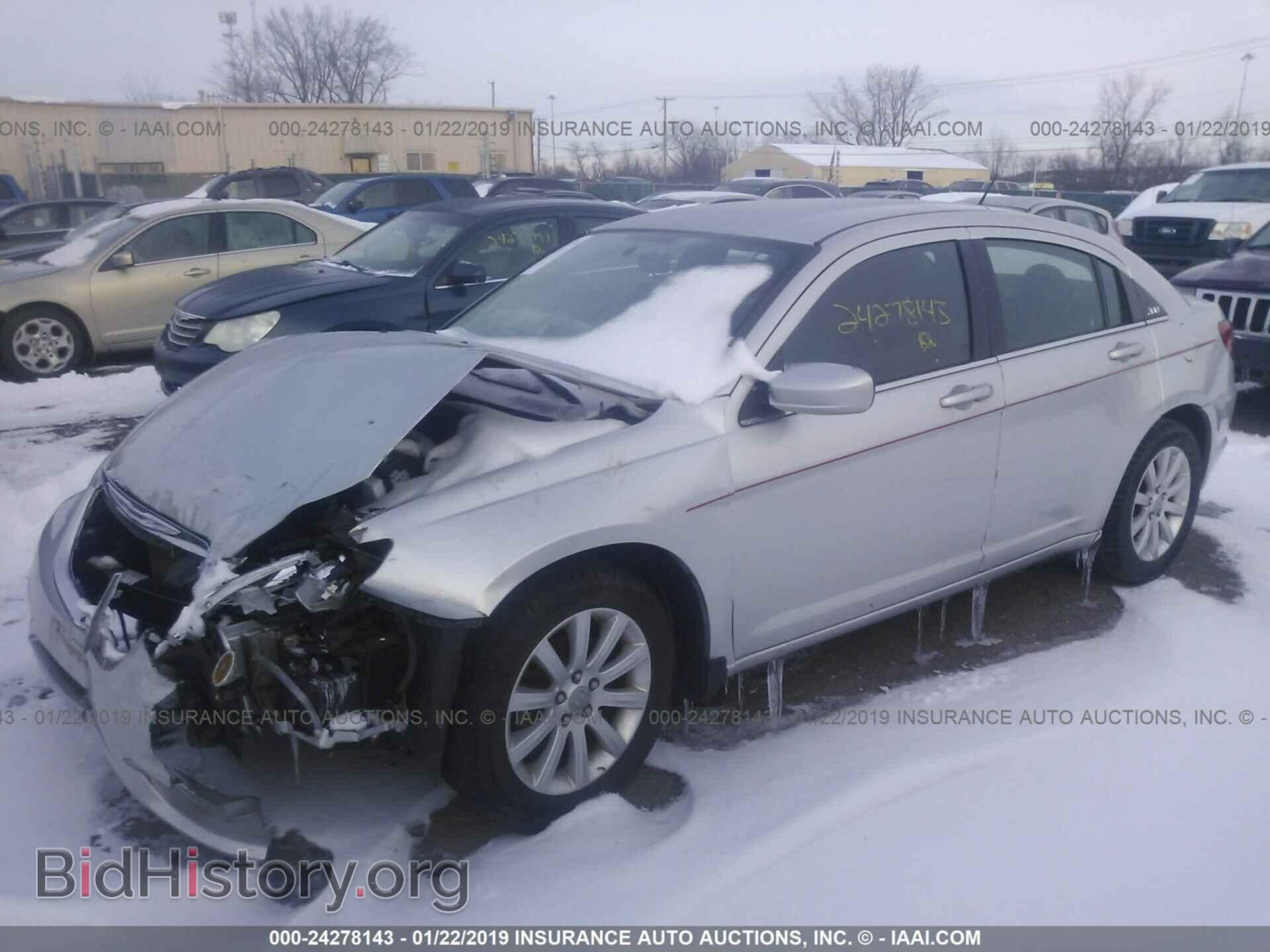 2011 CHRYSLER 200 - VIN: 1C3BC1FB9BN576369 - Фото 2