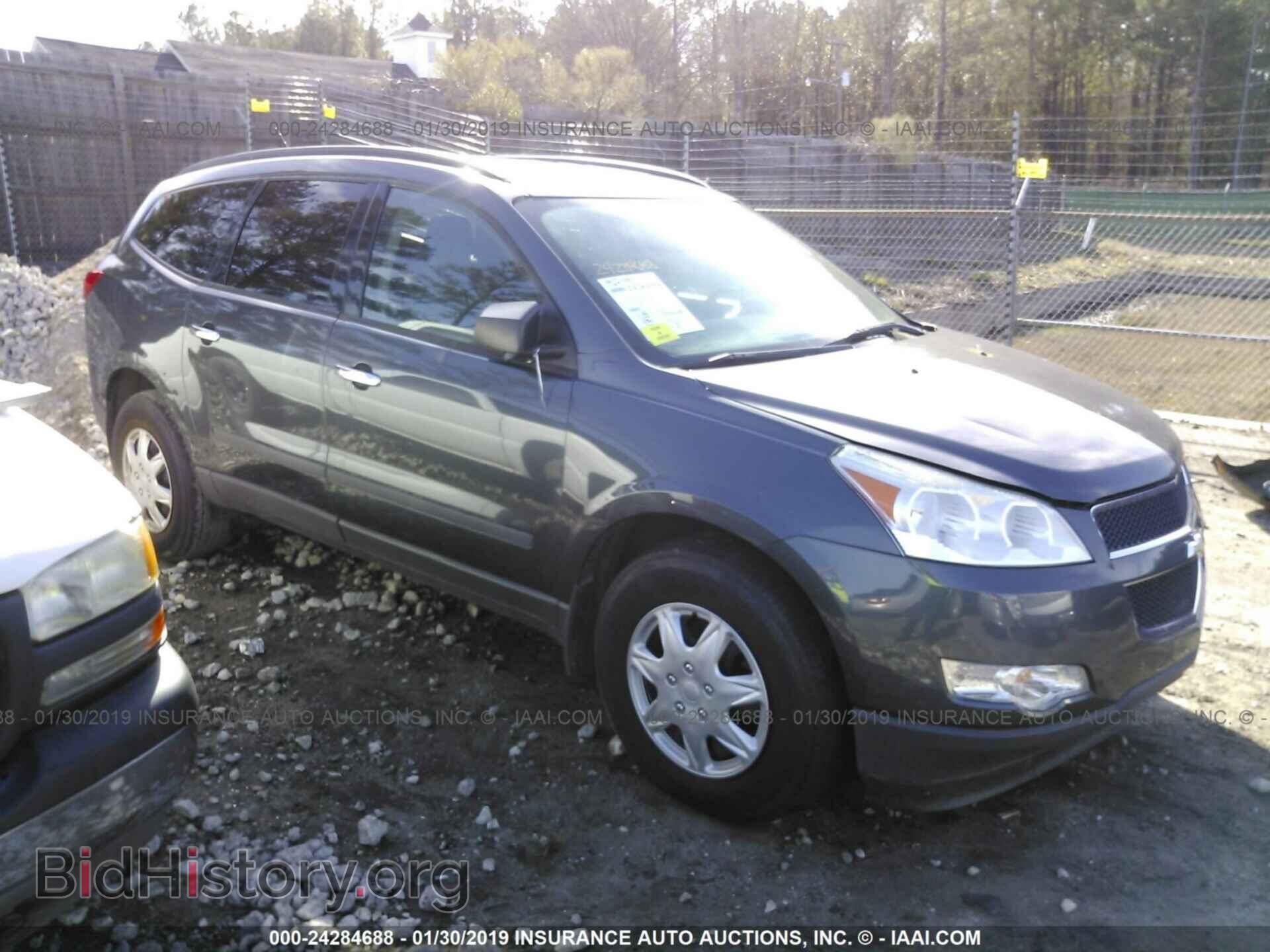 Фотография 1GNKRFEDXBJ224720 - CHEVROLET TRAVERSE 2011