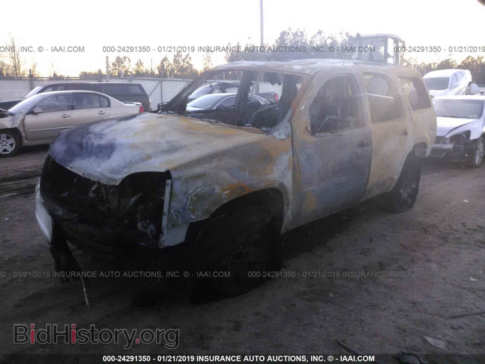 2008 GMC YUKON - VIN: 1GKFC13018R123577 - Photo 2