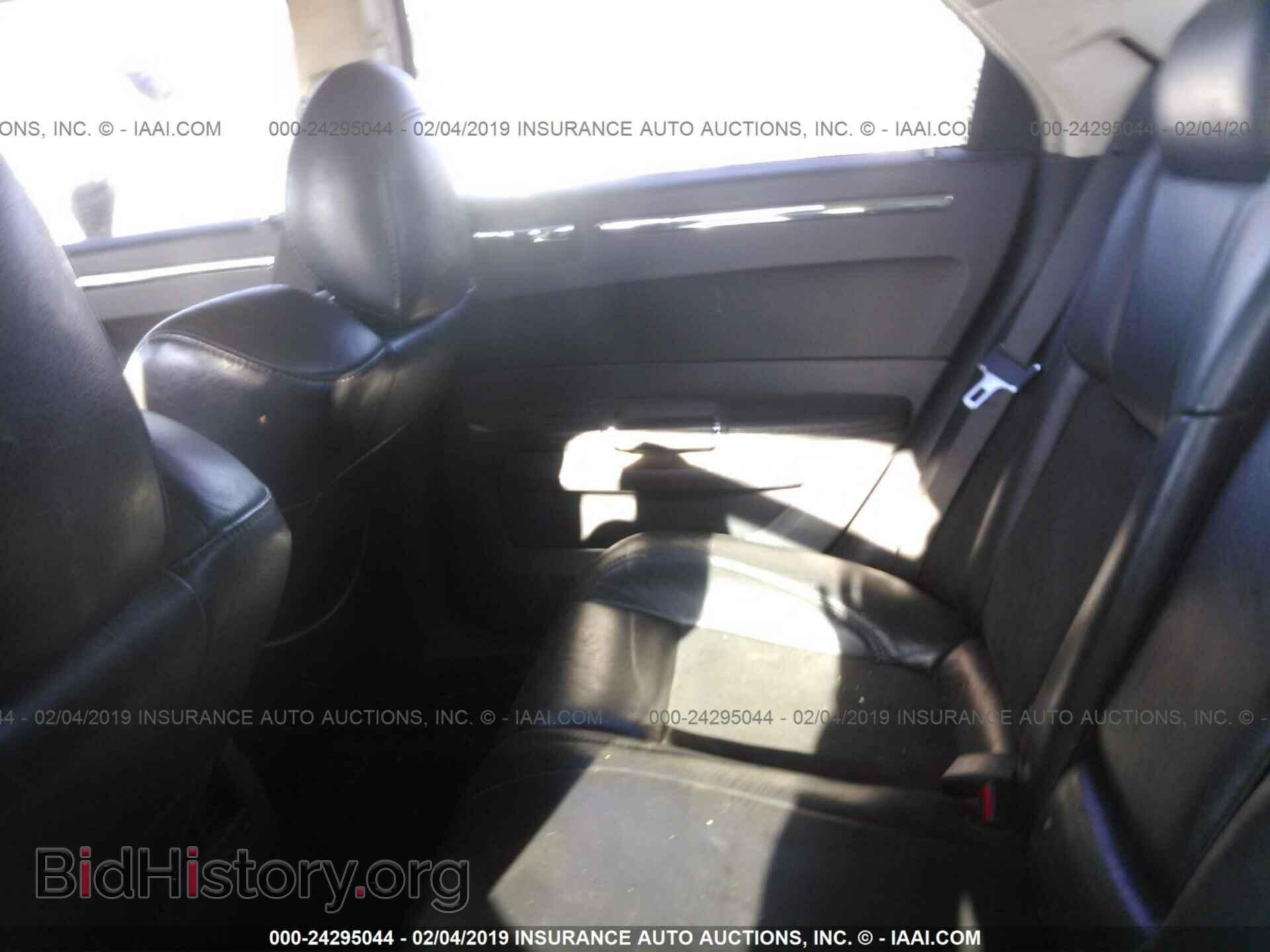 2008 CHRYSLER 300C - VIN: 2C3LA73W08H139012 - Фото 8