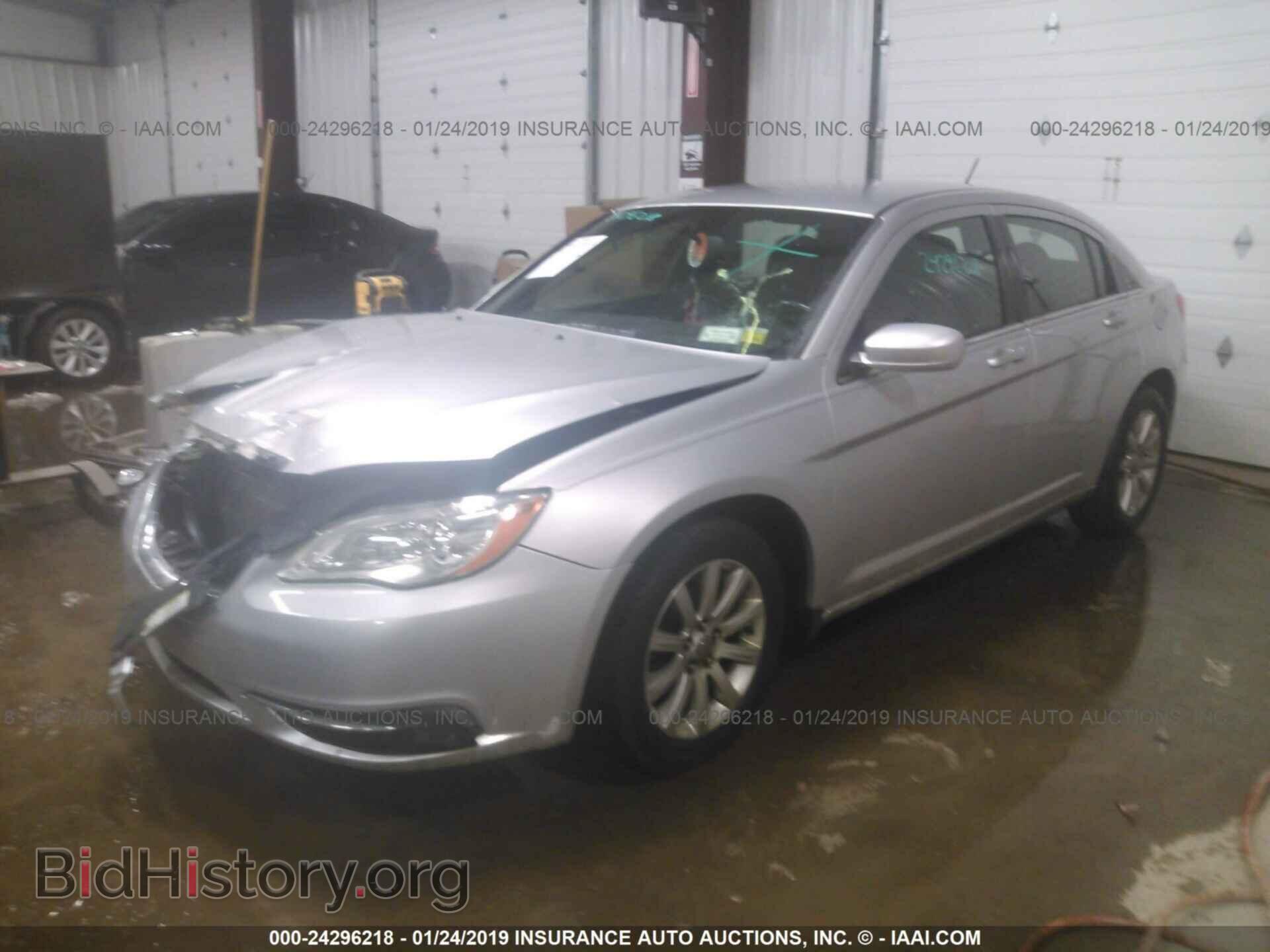 2011 CHRYSLER 200 - VIN: 1C3BC1FB4BN619452 - Photo 2