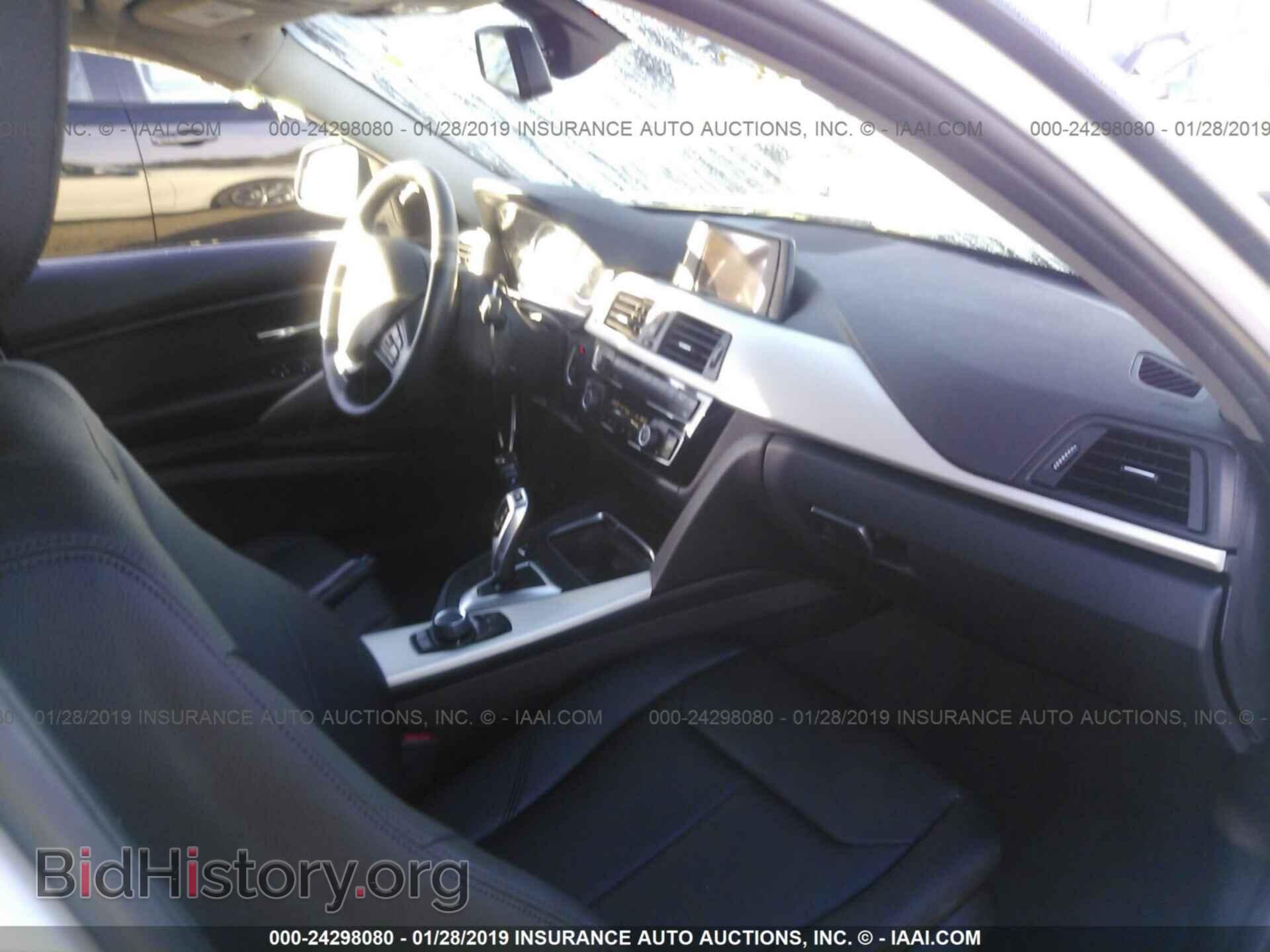 2016 BMW 320 - VIN: WBA8E1G53GNU12435 - Photo 5