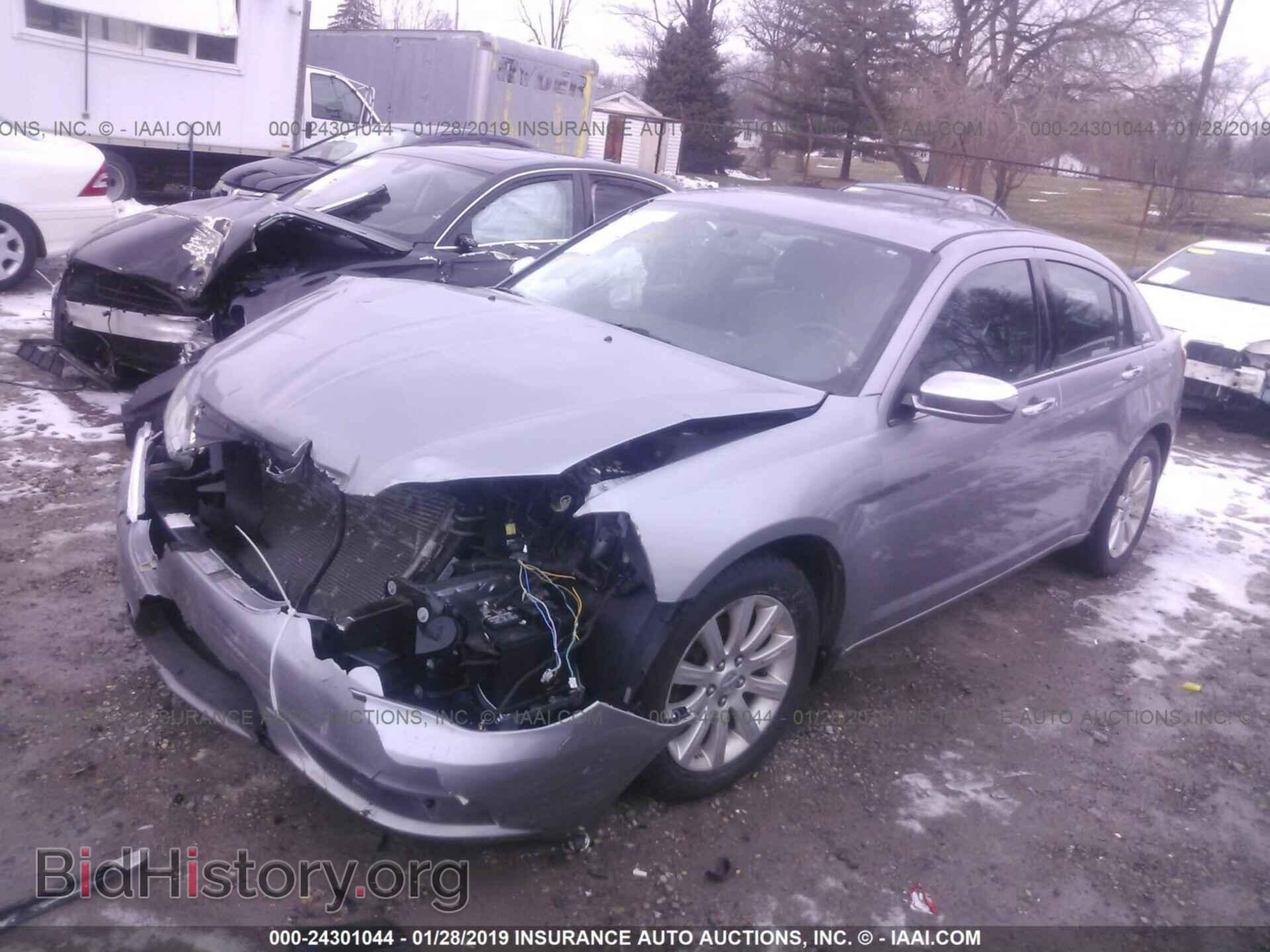 2013 CHRYSLER 200 - VIN: 1C3CCBCG8DN583231 - Фото 2