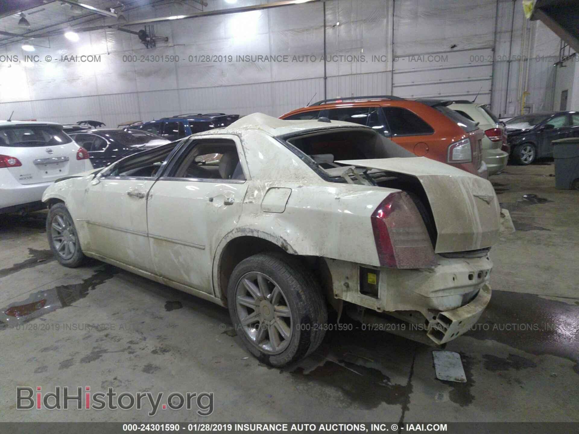 2005 CHRYSLER 300C - VIN: 2C3JA63H55H616287 - Фото 3