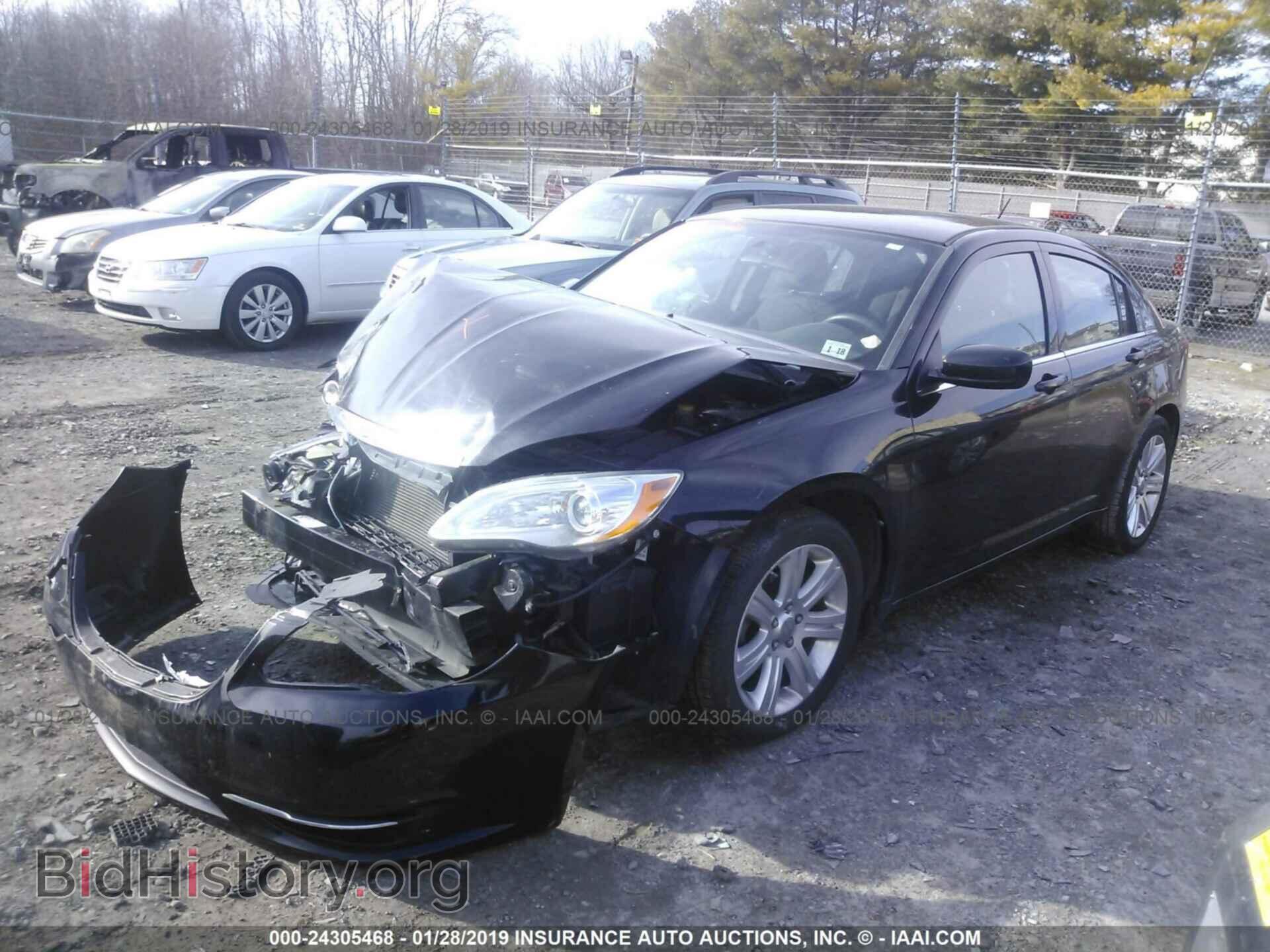 2013 CHRYSLER 200 - VIN: 1C3CCBAB2DN761142 - Фото 2