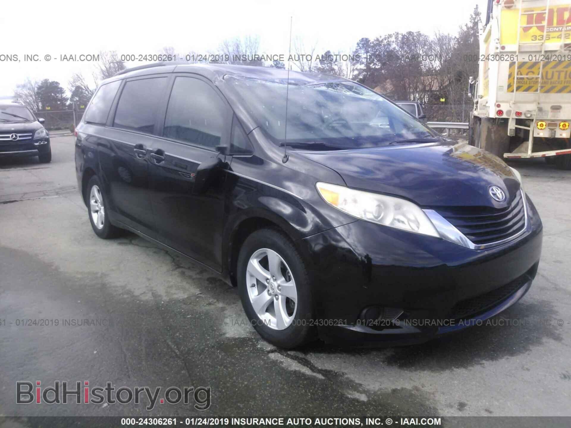 Photo 5TDKK3DC2BS069216 - TOYOTA SIENNA 2011