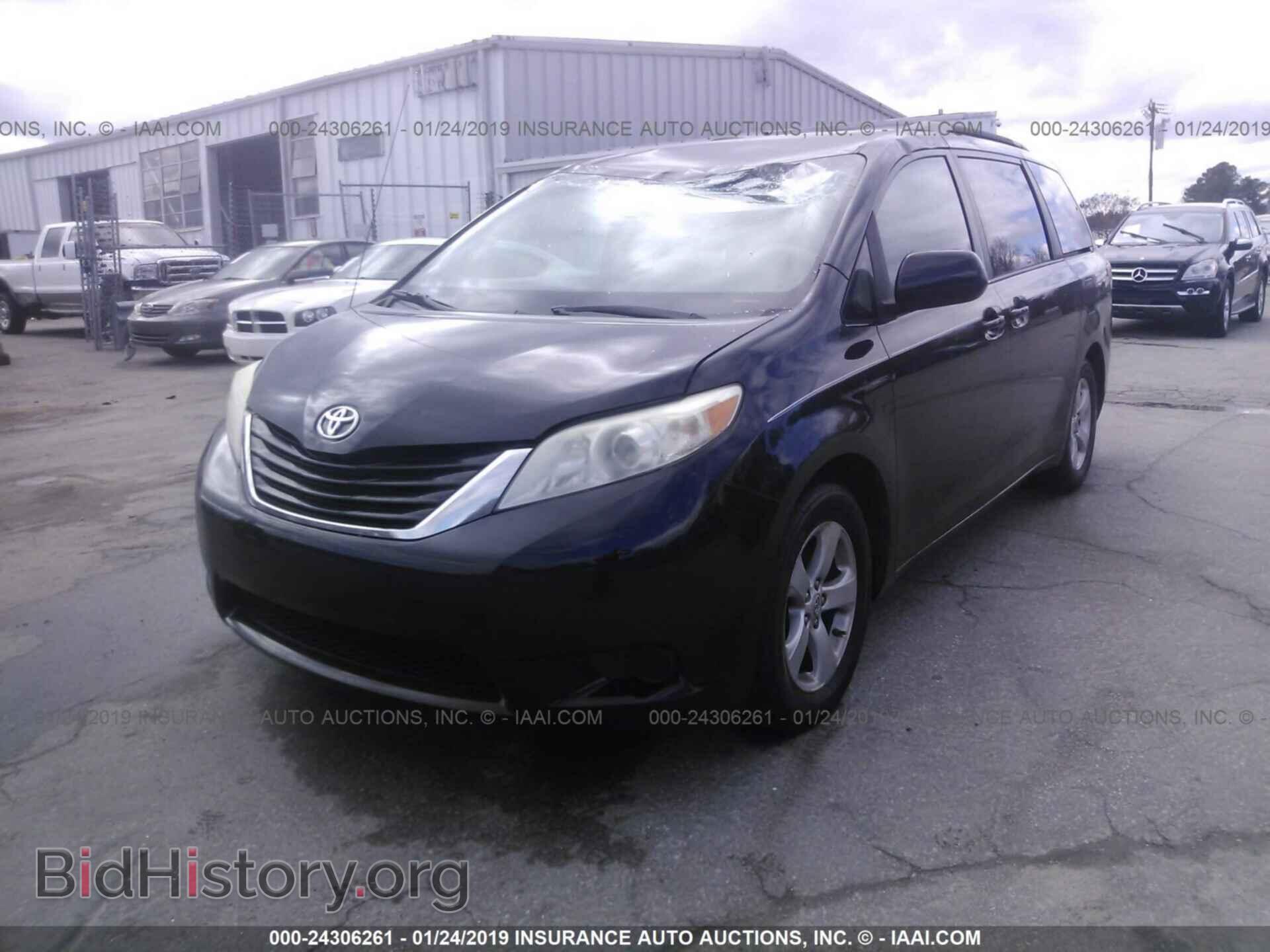 2011 TOYOTA SIENNA - VIN: 5TDKK3DC2BS069216 - Фото 2
