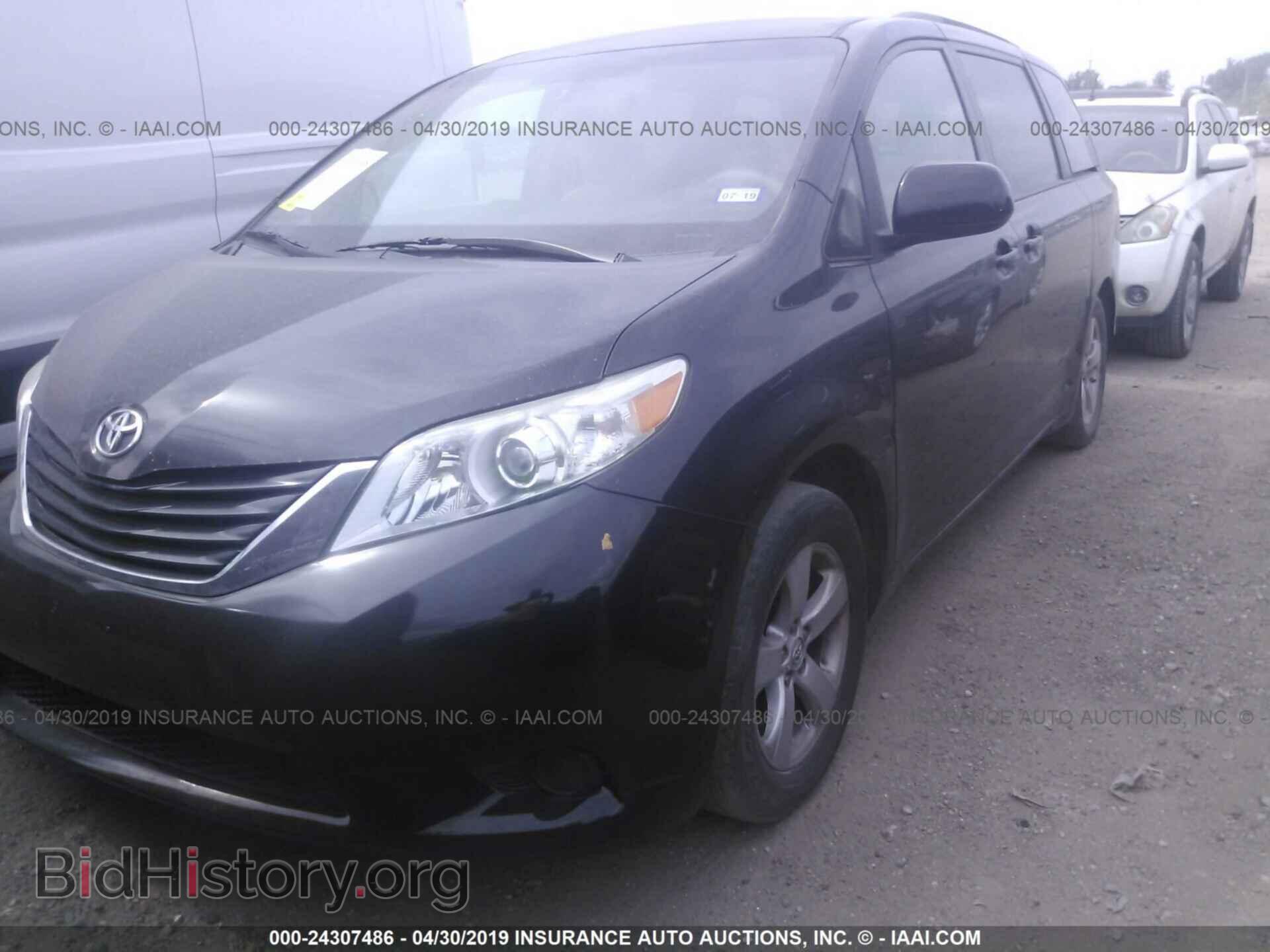 2013 TOYOTA SIENNA - VIN: 5TDKK3DC8DS405213 - Фото 2