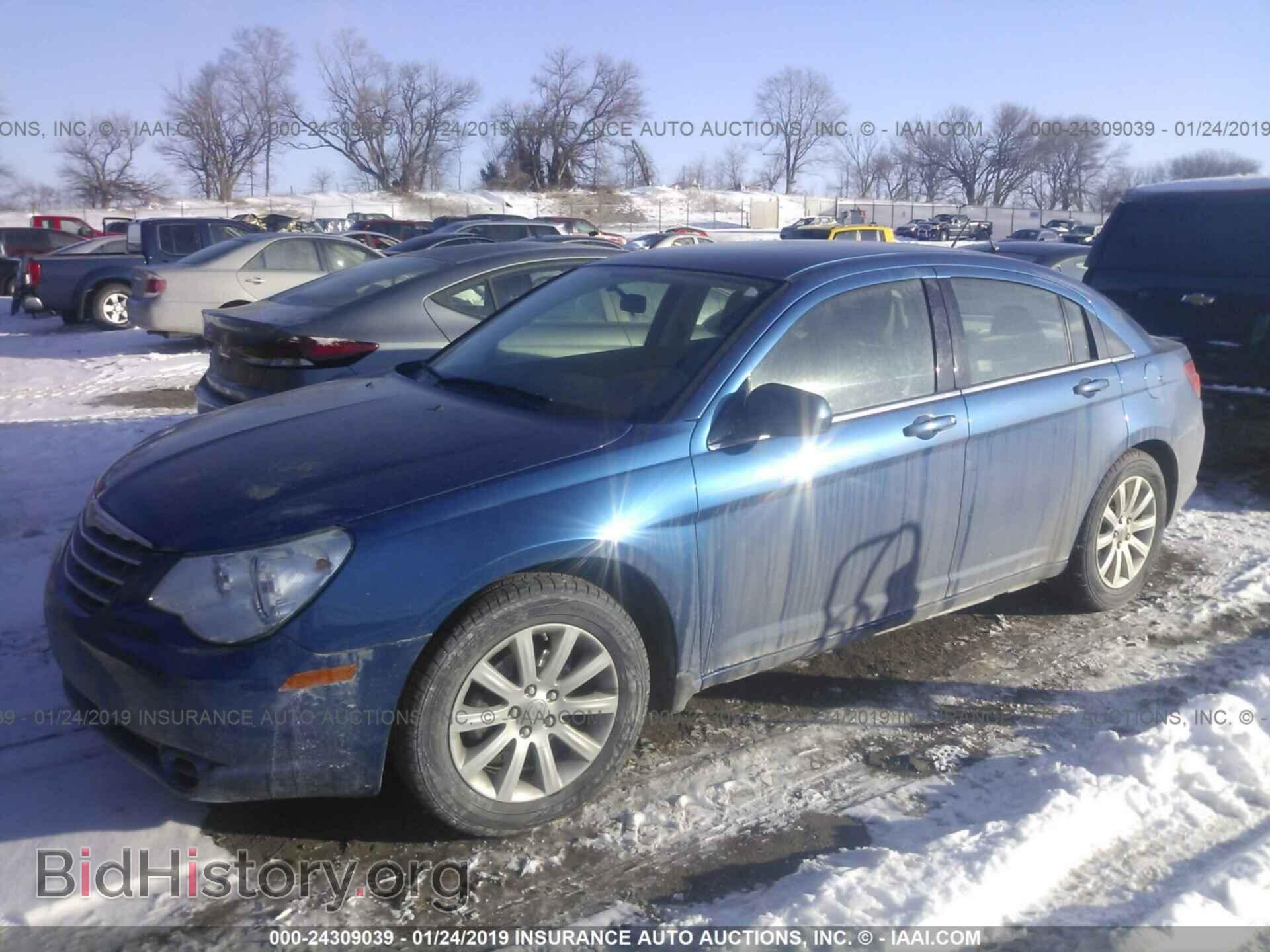 2010 CHRYSLER SEBRING - VIN: 1C3CC5FB3AN117090 - Photo 2