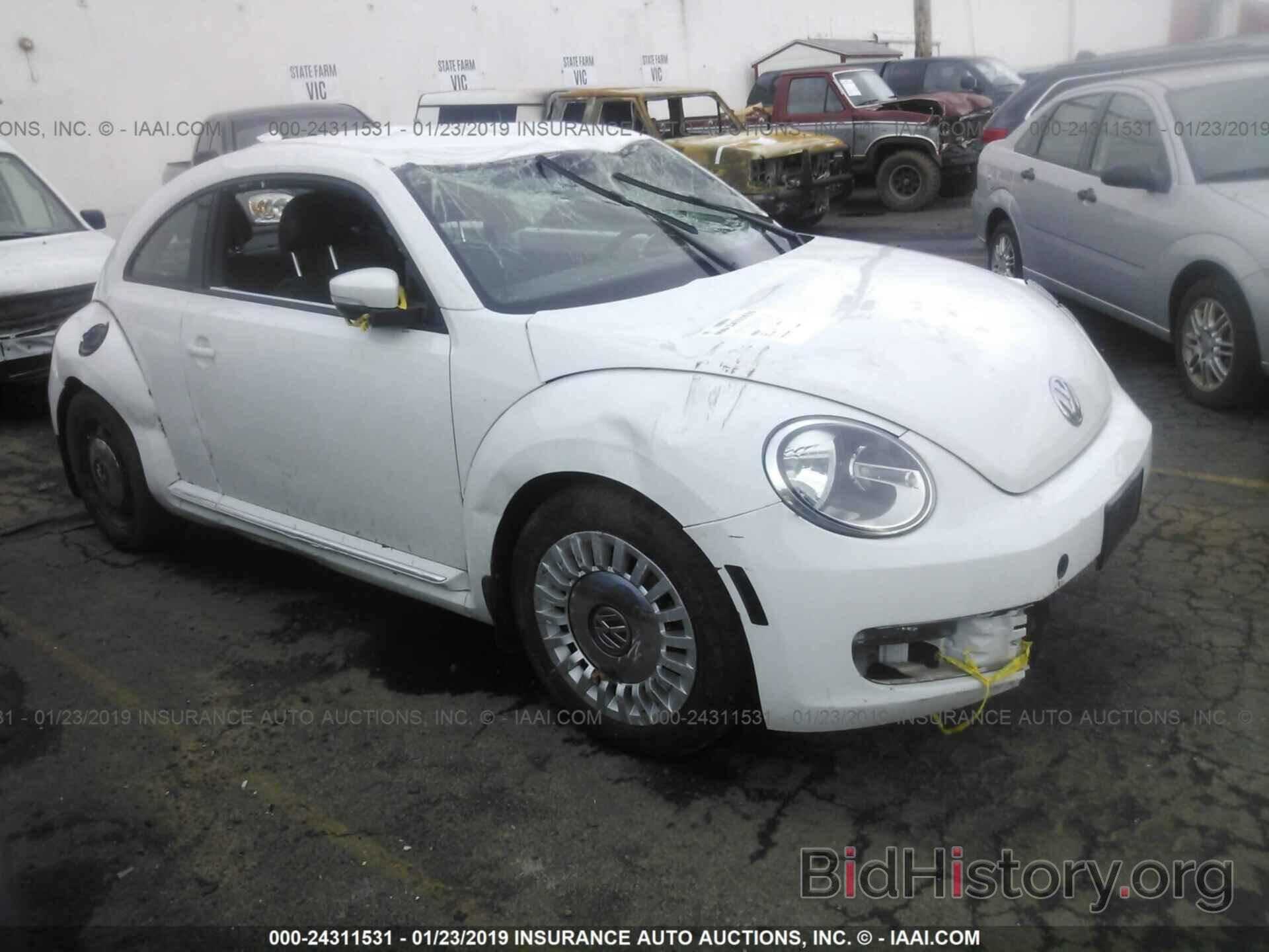 Photo 3VWJ17AT7FM606143 - VOLKSWAGEN BEETLE 2015