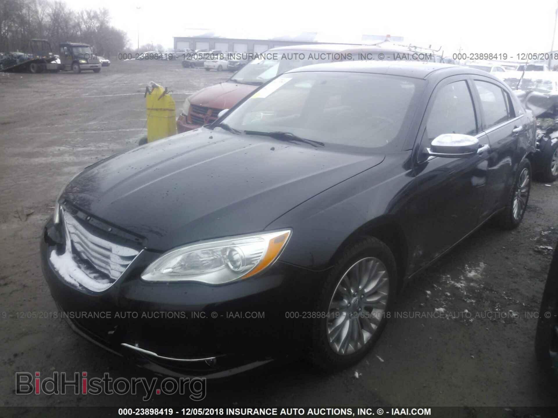 2011 CHRYSLER 200 - VIN: 1C3BC2FG9BN596784 - Фото 2