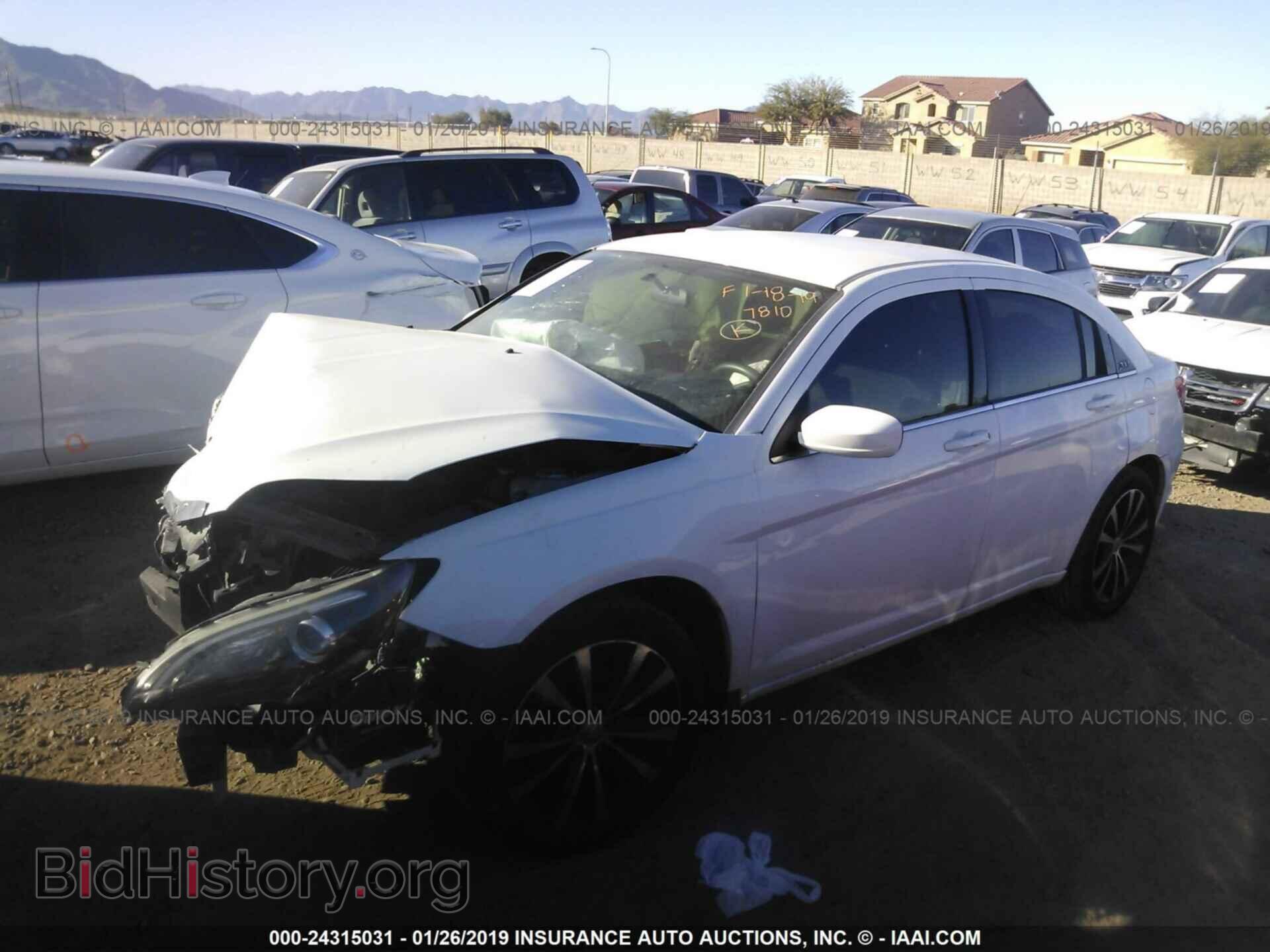 2012 CHRYSLER 200 - VIN: 1C3CCBBG7CN297810 - Фото 2